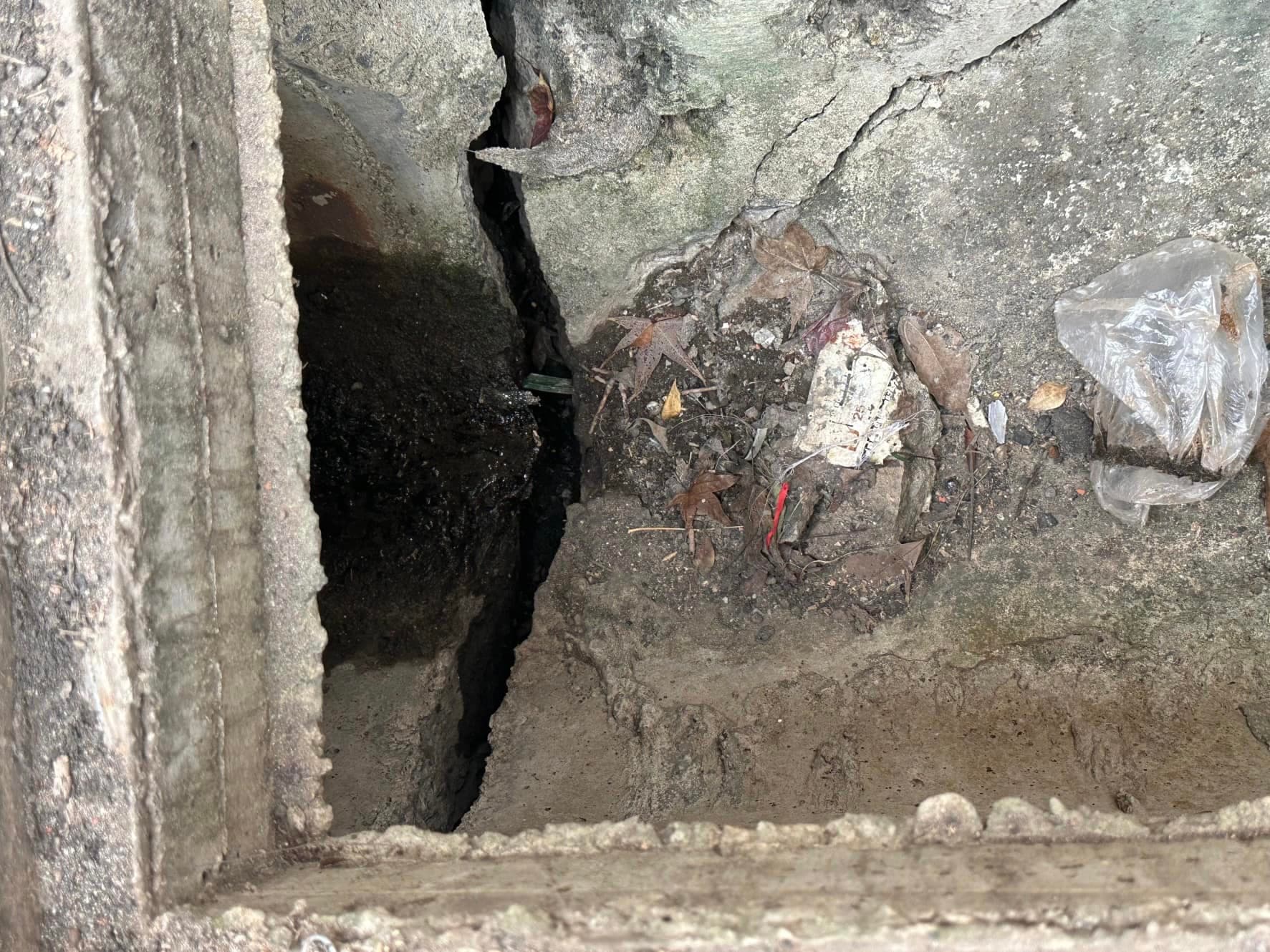 陳怡君表示,大直街受災雙號棟又再度下陷,至今累積7公分,民眾住得心驚膽跳。(翻攝自中山大同陳怡君臉書)