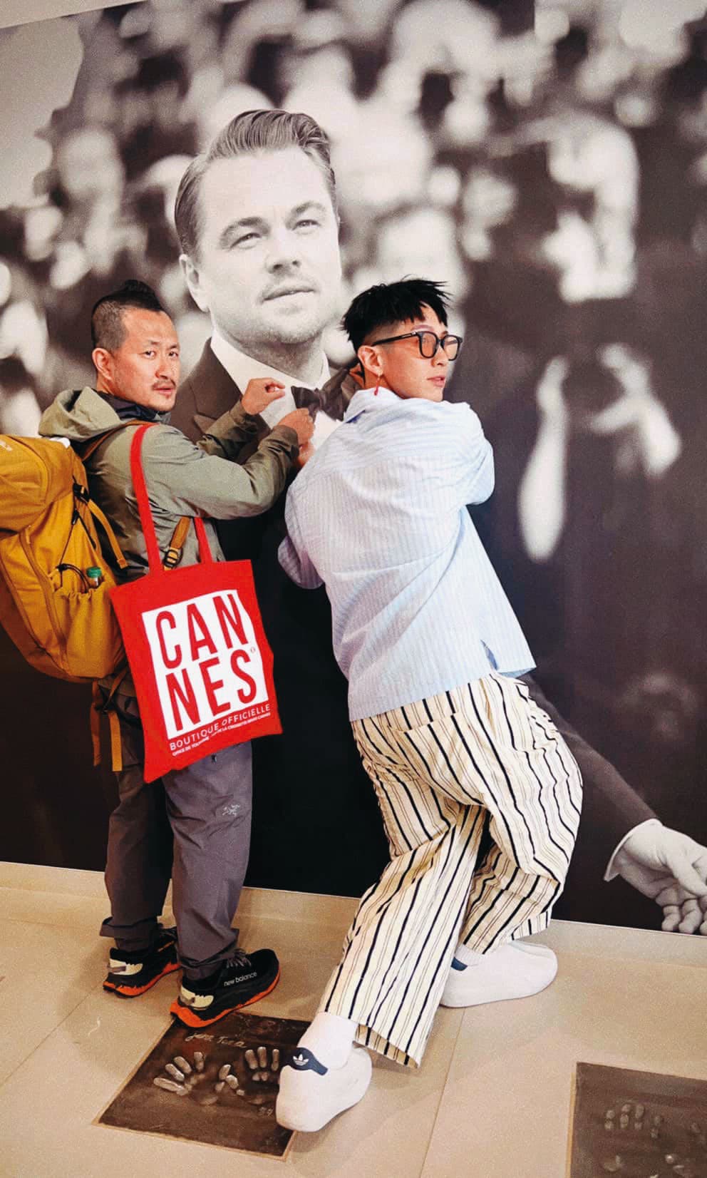 日前柯震東(右)與老搭檔九把刀(左)前進坎城,為新片《功夫》宣傳造勢。(翻攝自九把刀臉書)