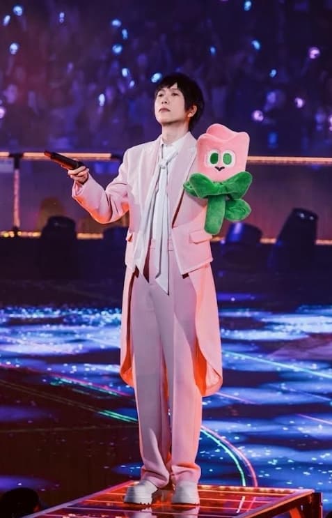 阿信以五月天經典歌曲讓歌迷跟著唱整場。(相信音樂提供)