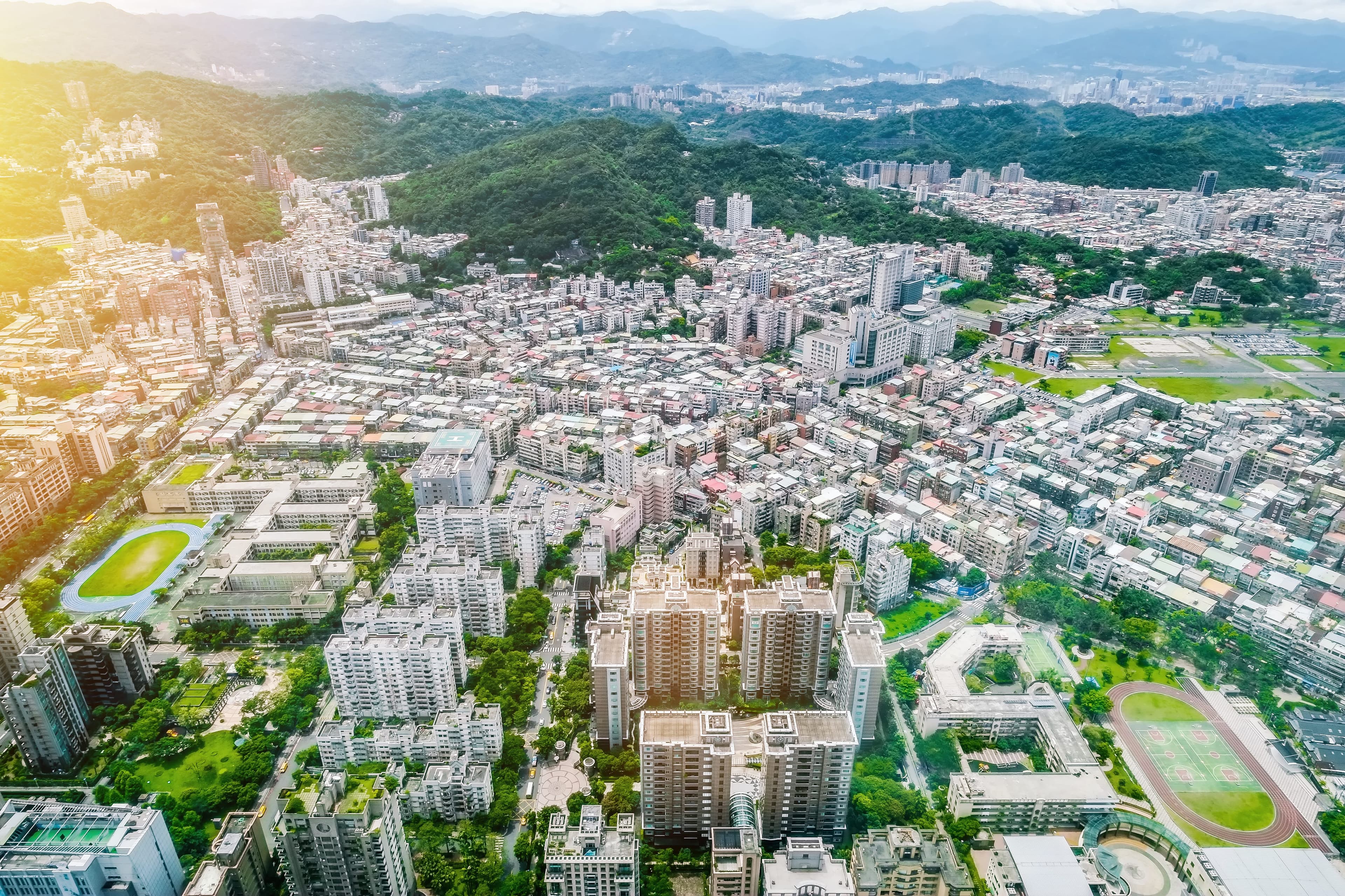 房市雖未全面回溫,但在政策風險降溫、買盤逐步回流之下,市場已悄悄走向重新定價,自住客也迎來重新卡位的關鍵時機。(示意圖,翻攝自123圖庫)