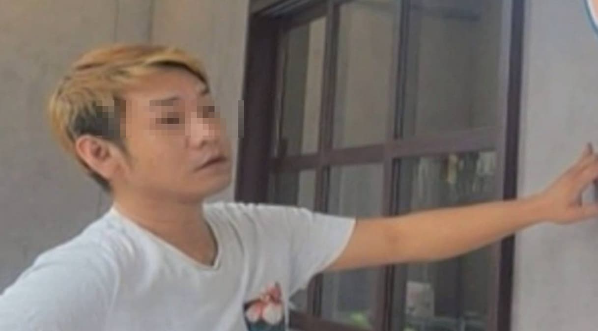 肇事鄭男被起底是一家香酥鴨店老闆。（翻攝畫面）