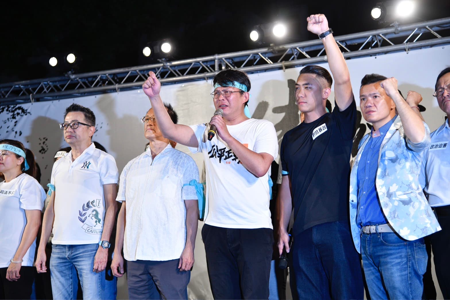 柯文哲獻京華城弊案遭羈押禁見,民眾黨為此發起活動號召小草上街。