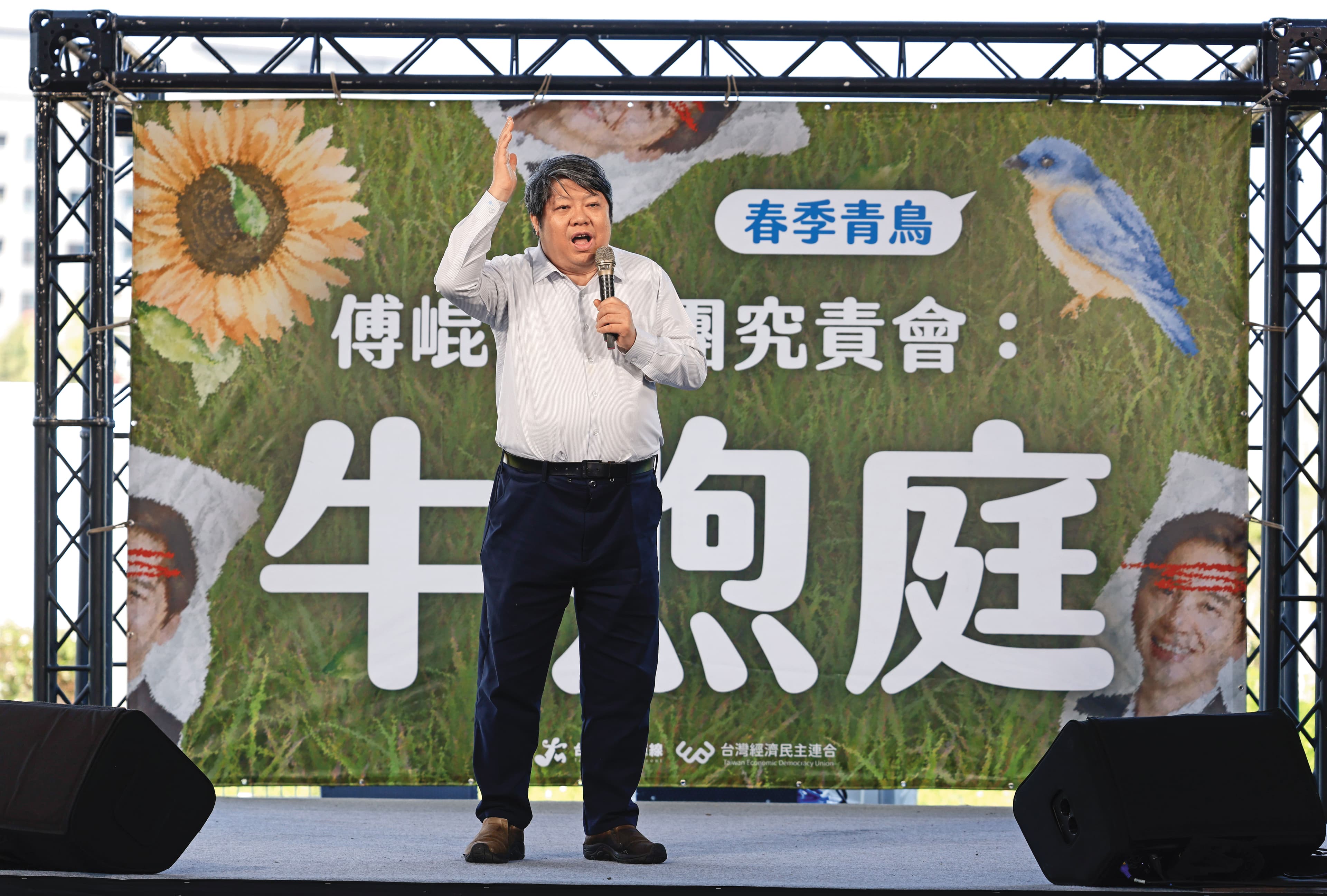 這天賴中強出席在桃園舉辦的大罷免活動,上台短講。