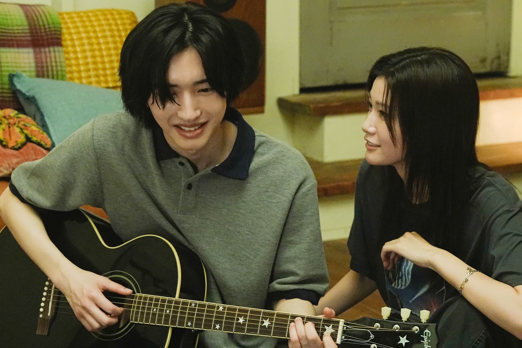 道枝駿佑主演《妳最後留下的歌》上映3天突破211萬元票房,創下今年日本真人電影在台最佳開片成績。右為生見愛瑠。(采昌多媒體提供)