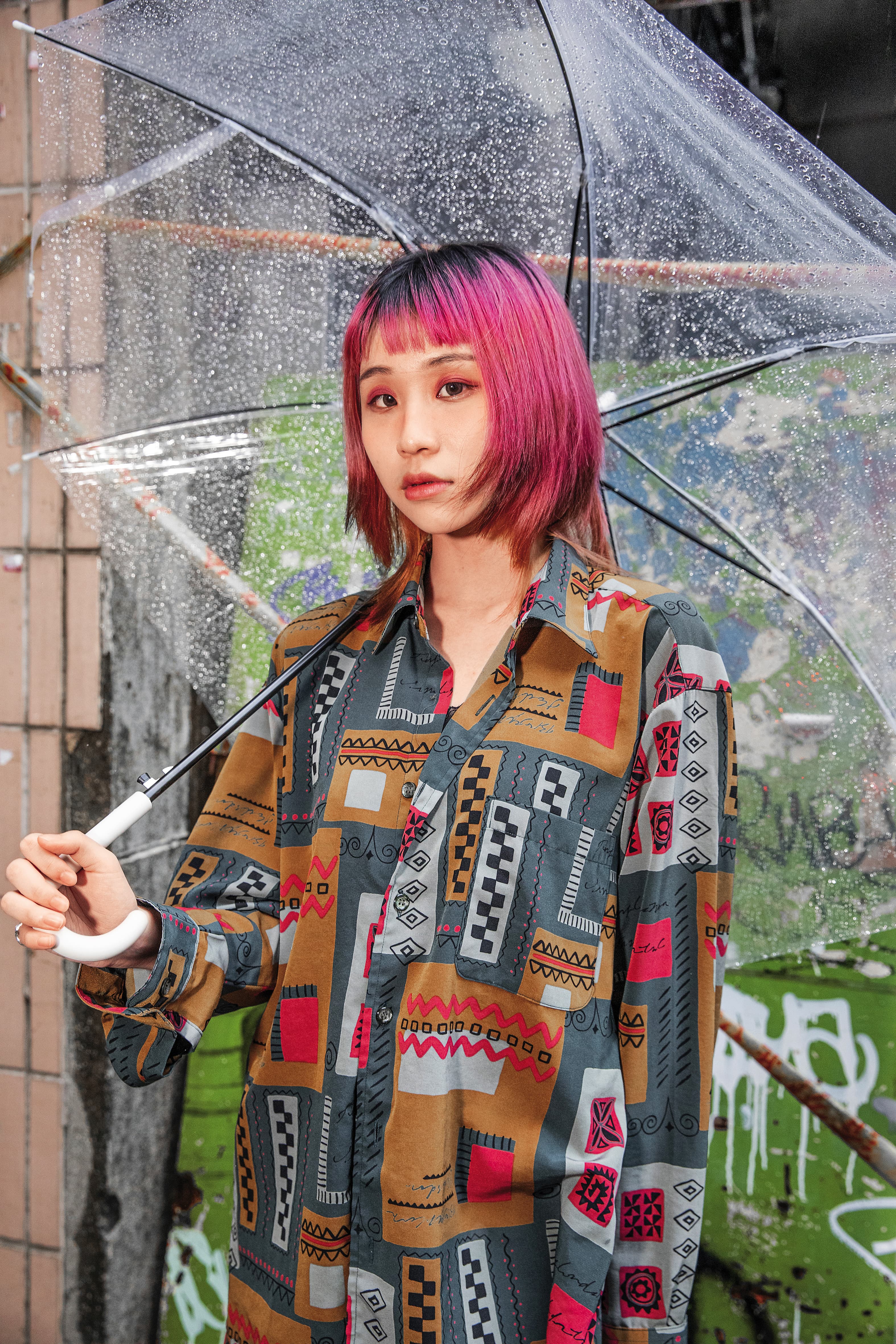 玩音樂、叛逆紅橘髮的外型下,阿橘Ahh G是個從小成績就好,畢業於台大外文系的高材生。