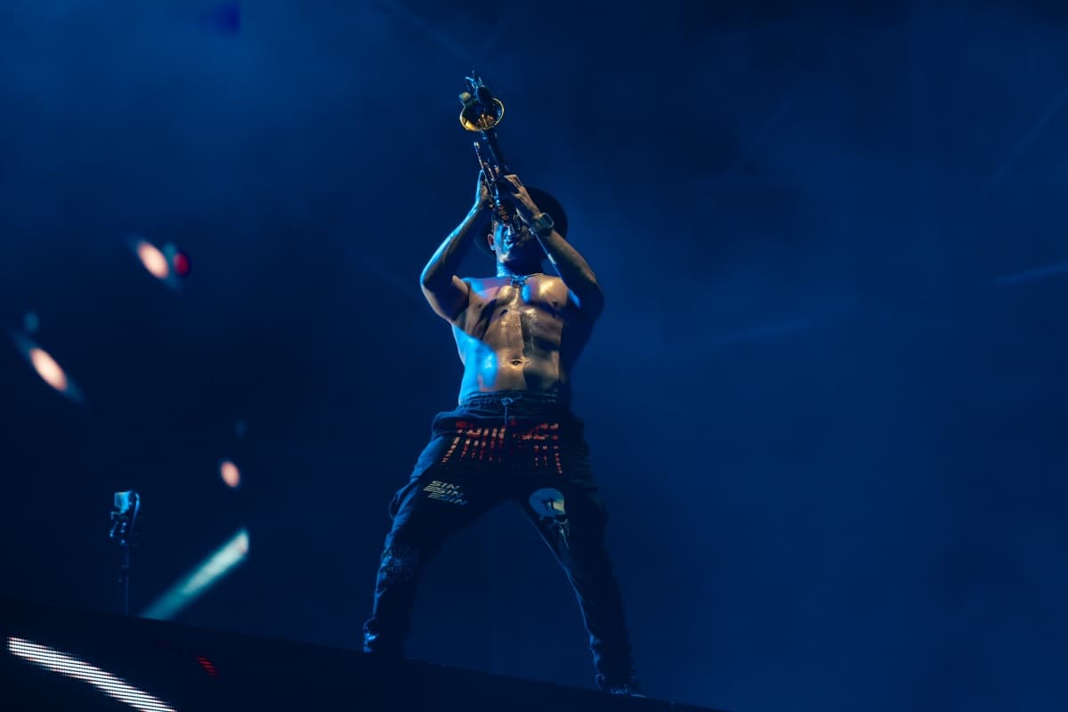 Timmy Trumpet在Ultra Taiwan脫光上衣,露出結實胸肌及腹肌。(UMF提供)
