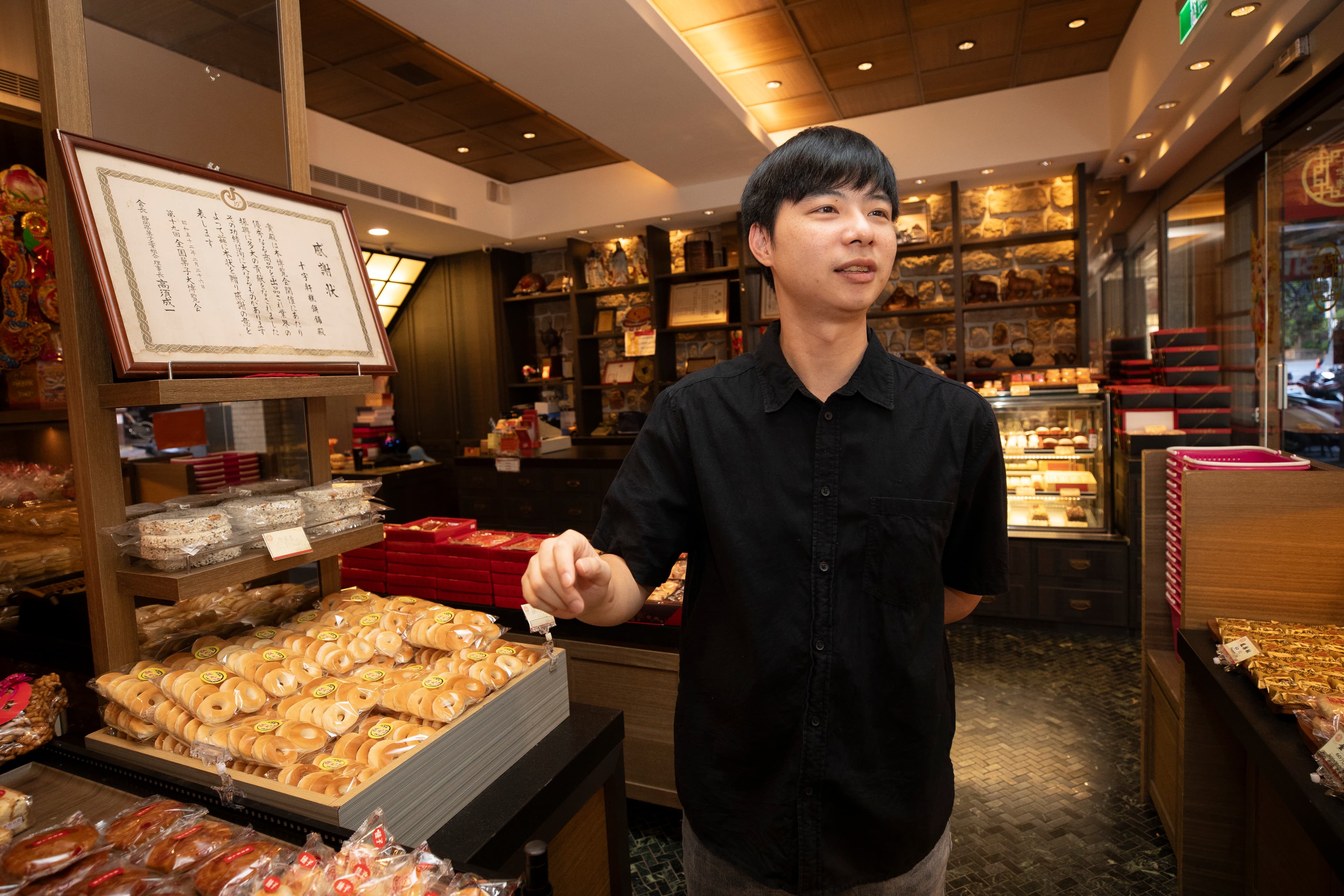 邱易為以傳統與創新的產品並行,守護十字軒邁向百年。