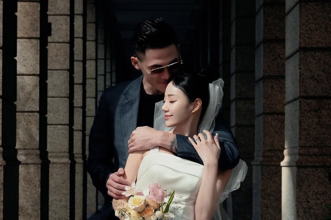 劉錚老婆身分引起球迷好奇,被發現是長榮空姐。(翻攝自劉錚老婆IG)