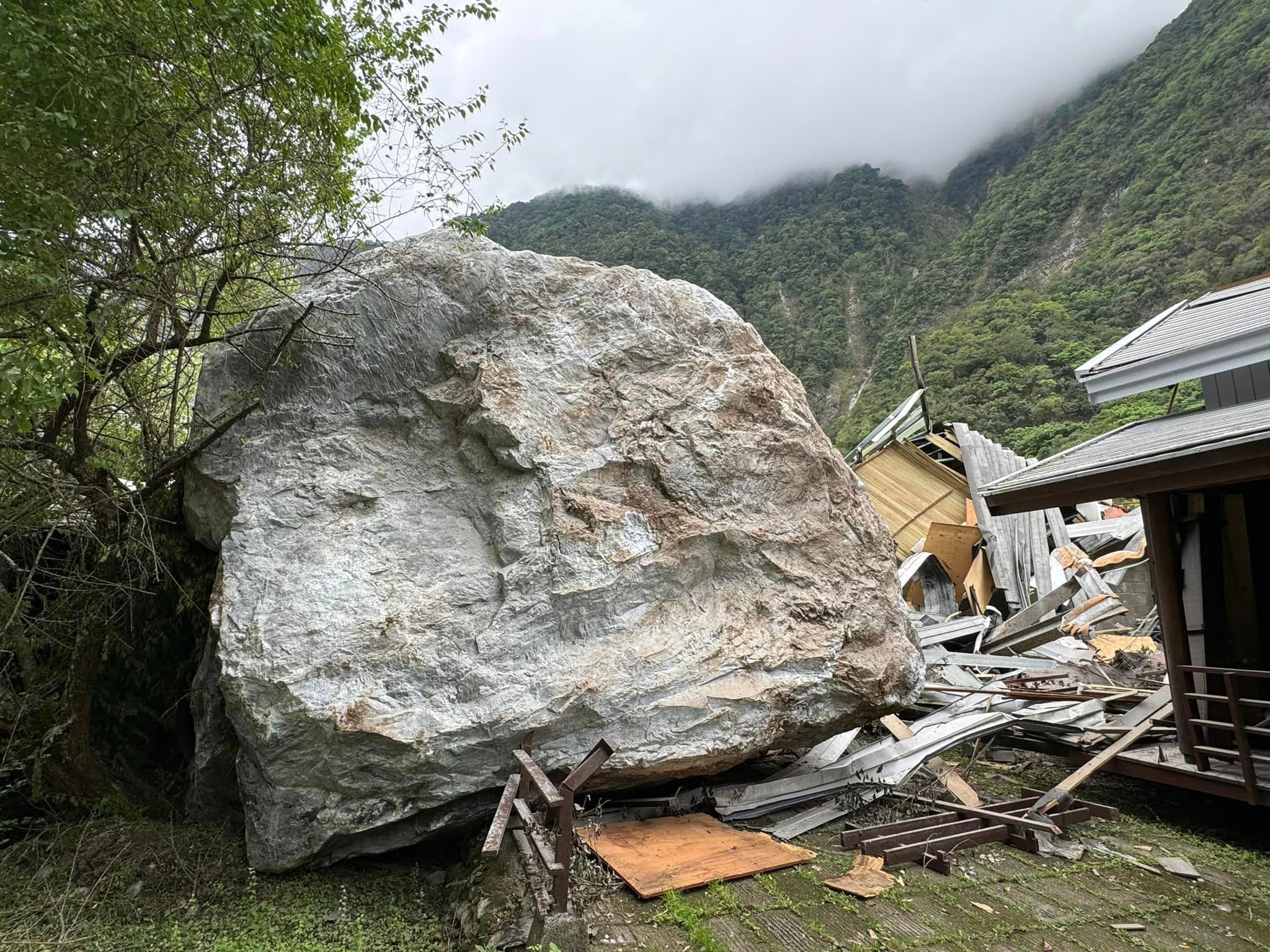位於太魯閣布洛灣部落的山月村,因強震衝擊、太魯閣國家公園無限期封閉與合約到期,被迫提前解約結束營業、資遣約40名員工。(翻攝自太魯閣山月村臉書)