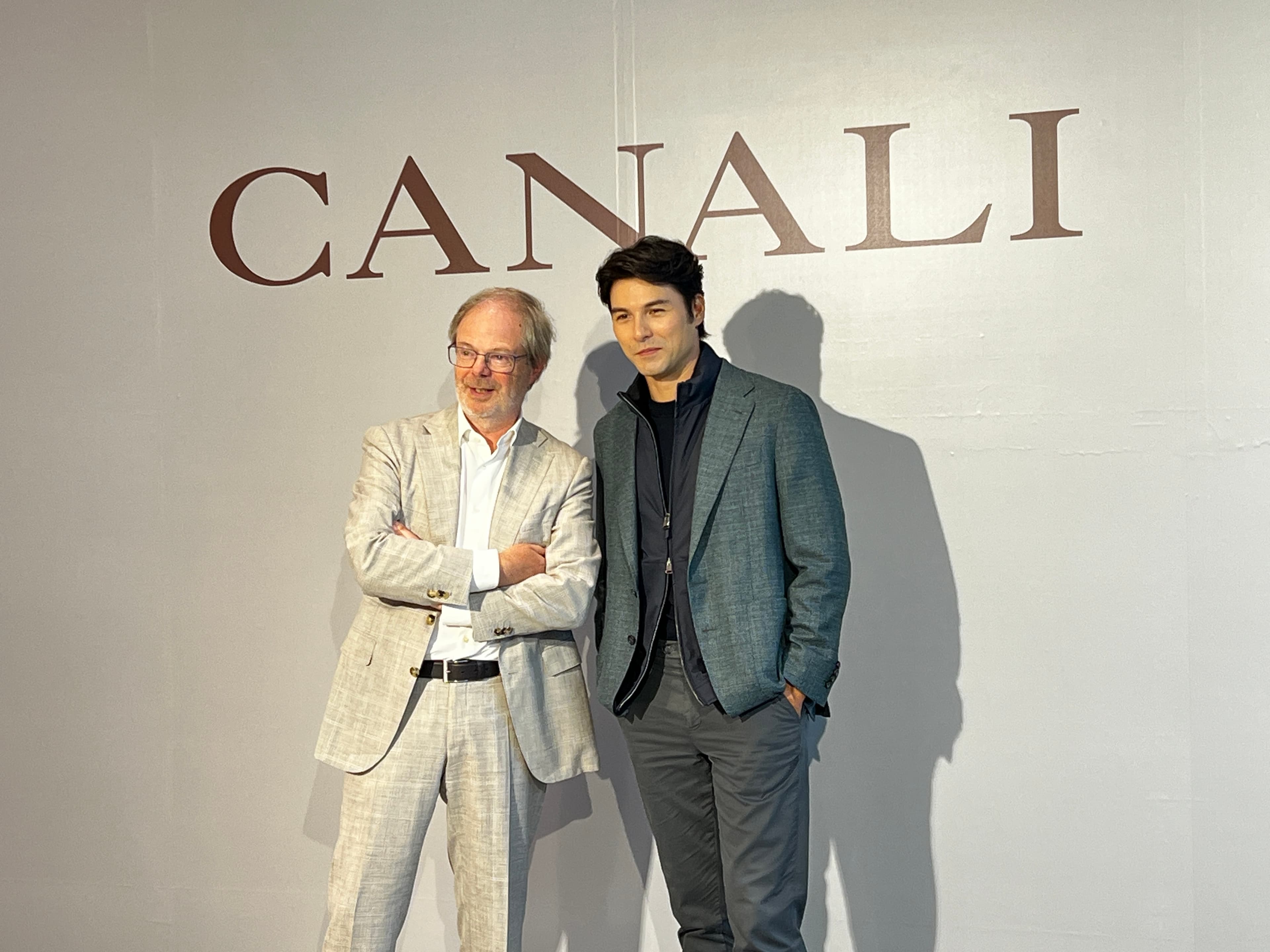 鳳小岳出席CANALI開幕活動,與集團商務總監Paolo Canali合影。(陳慧明攝)