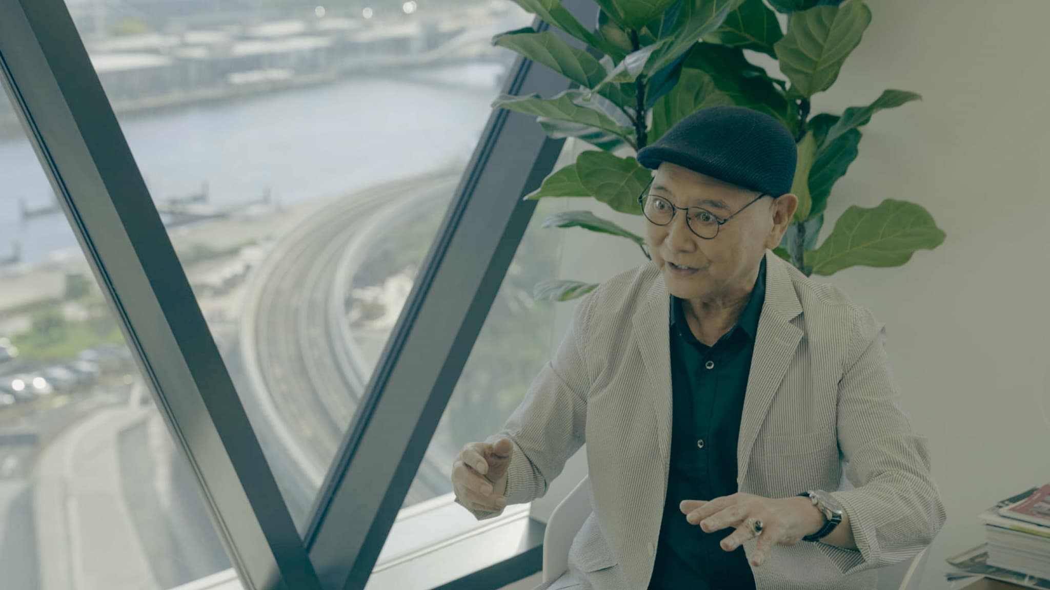 《高雄有顆藍寶石》回顧當年舞台群星雲集的盛況,康弘也在此嶄露頭角。(高雄流行音樂中心提供)