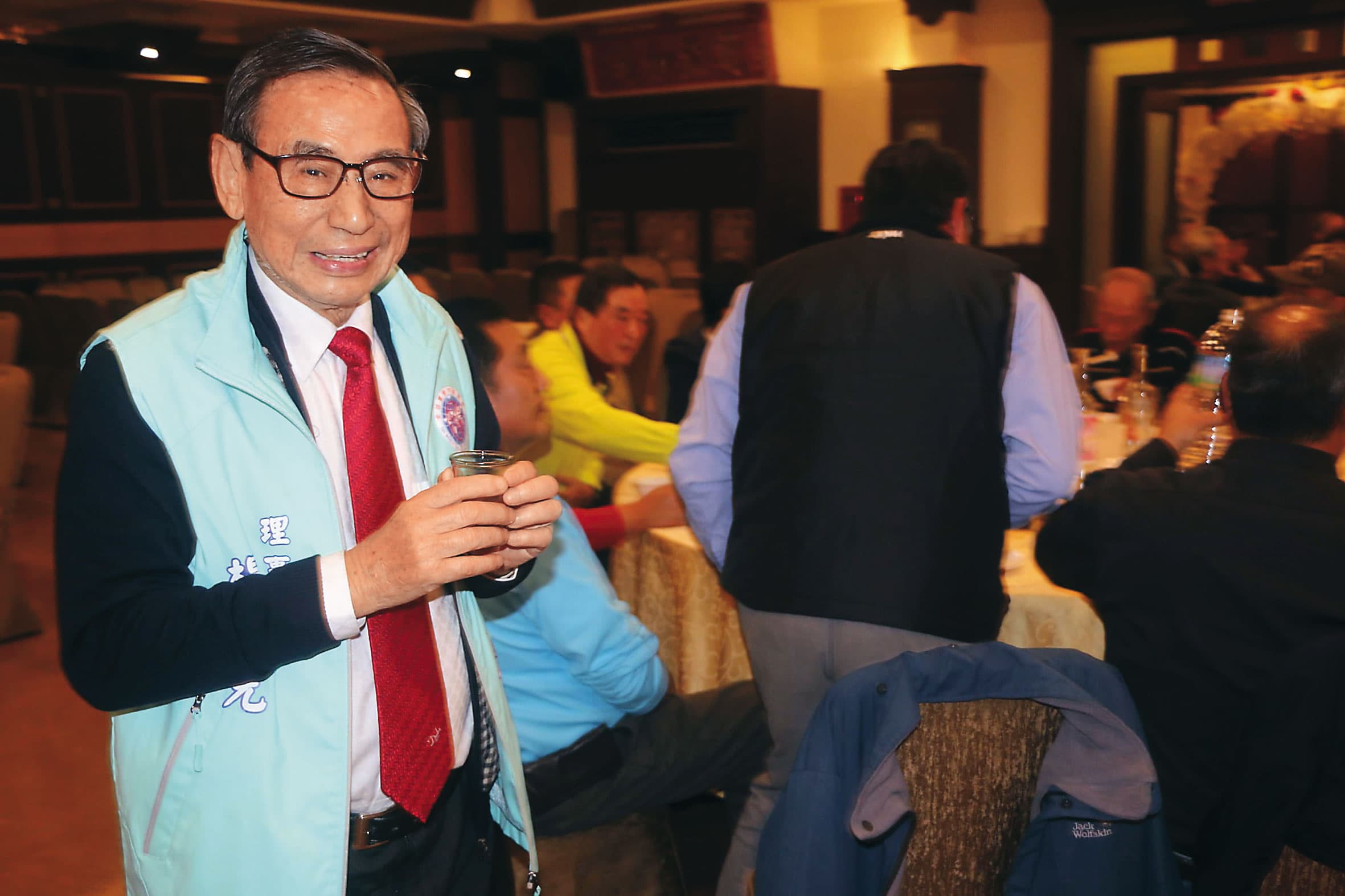 曾任2屆國大代表的楊肅元(圖)遭檢調掌握行賄陳雪生,替自家公司的標案合約解套。(翻攝金門縣董楊宗親會臉書)