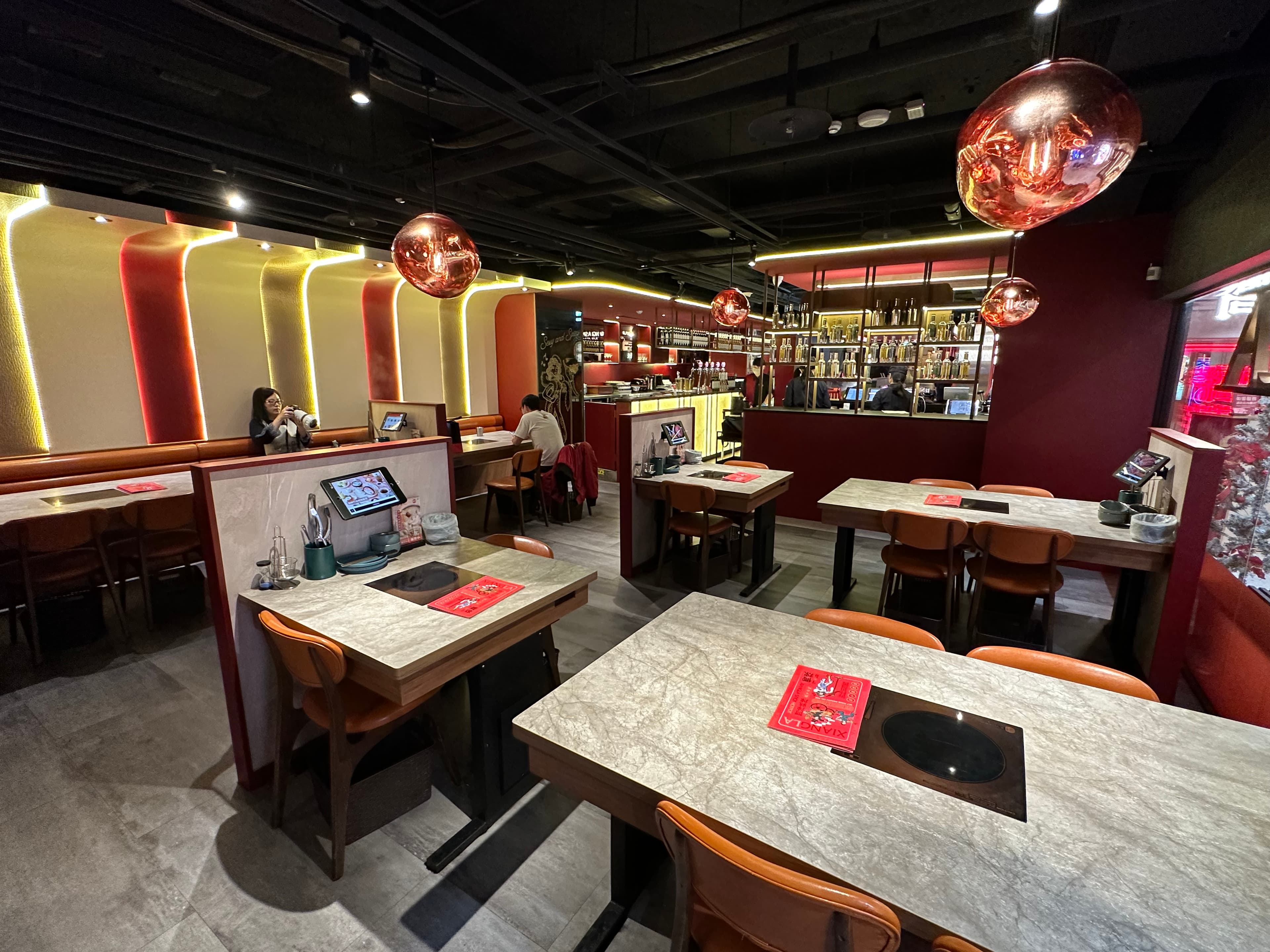 店內位子數相當多,很適合年末聚餐。