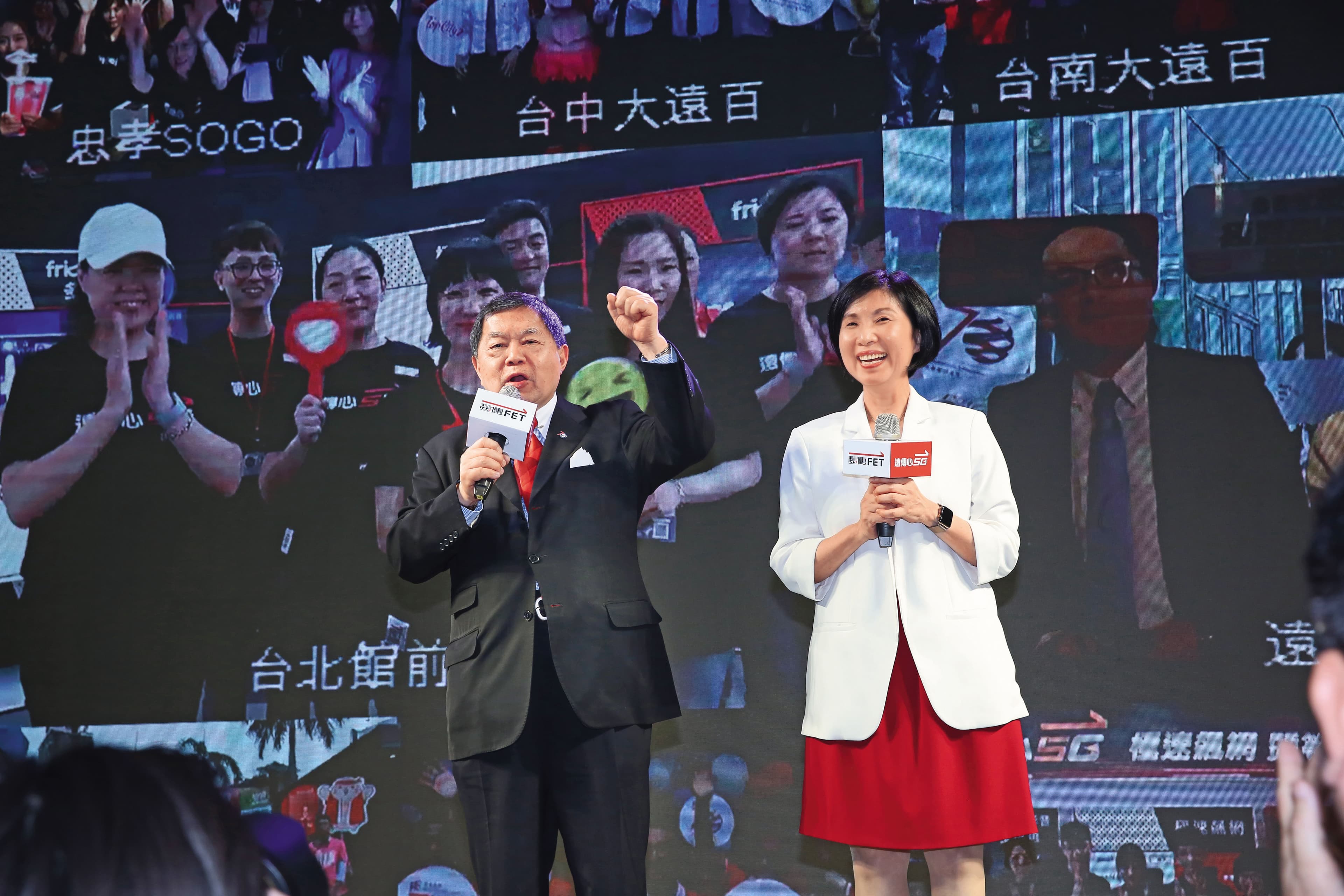 遠傳電信總經理井琪(右)深獲遠東集團董事長徐旭東(左)的信任與支持。