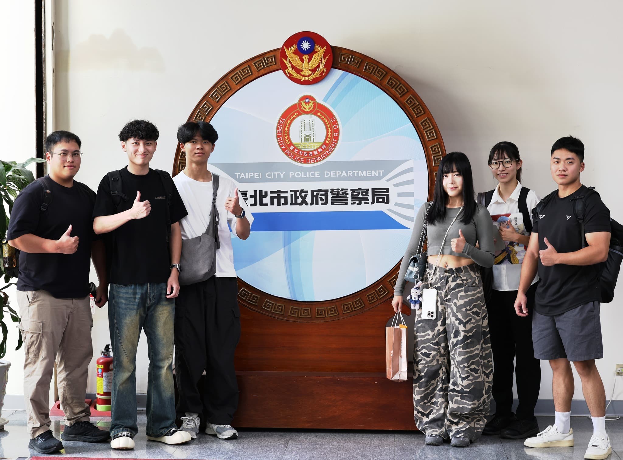 剛加入北市大安分局的正妹女警引起網友關注。(翻攝自臉書粉專「NPA署長室」)