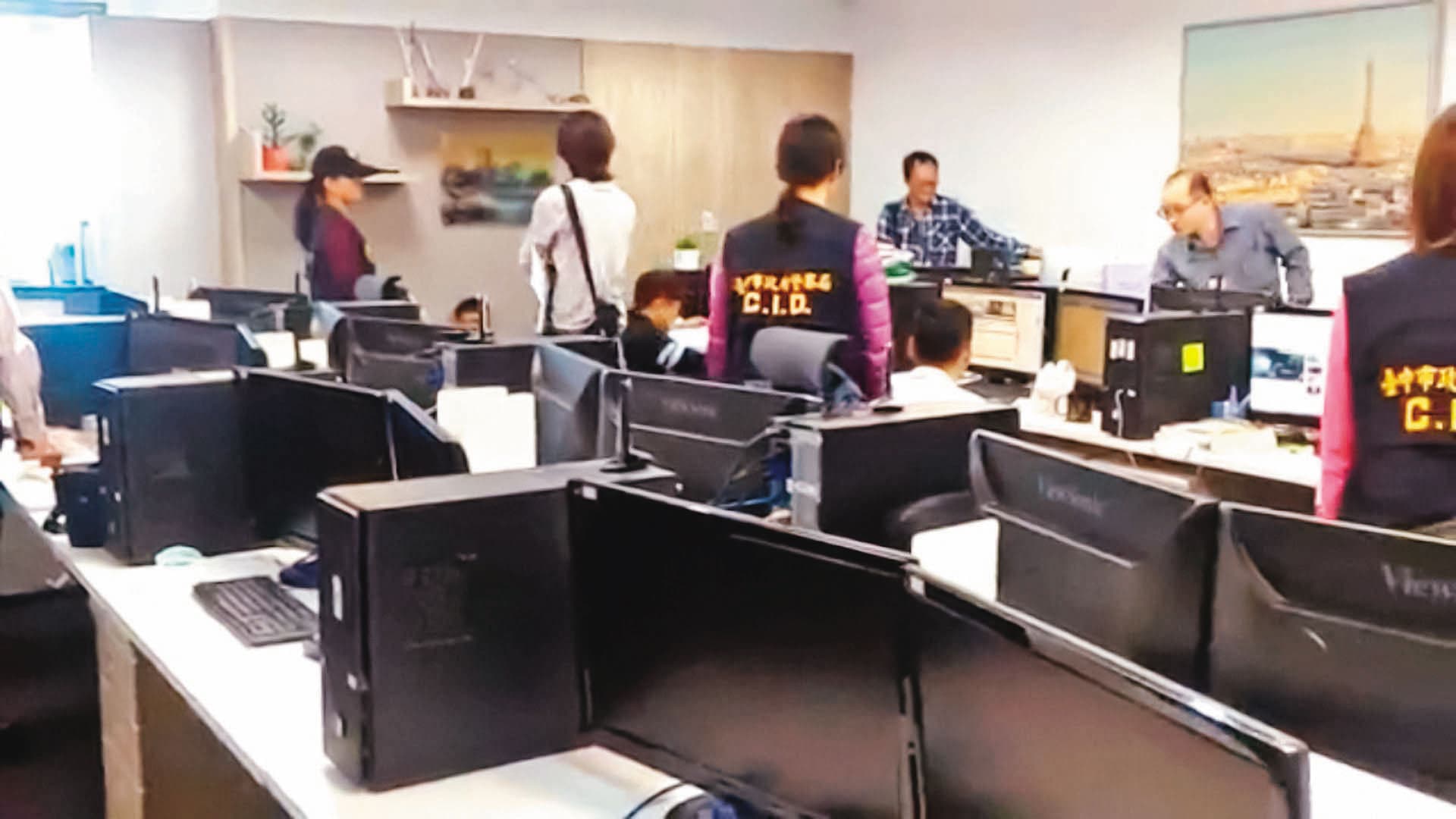 台中檢警今年初大舉搜索九州博弈集團,查扣不少帳冊及電腦主機。(東森新聞提供)