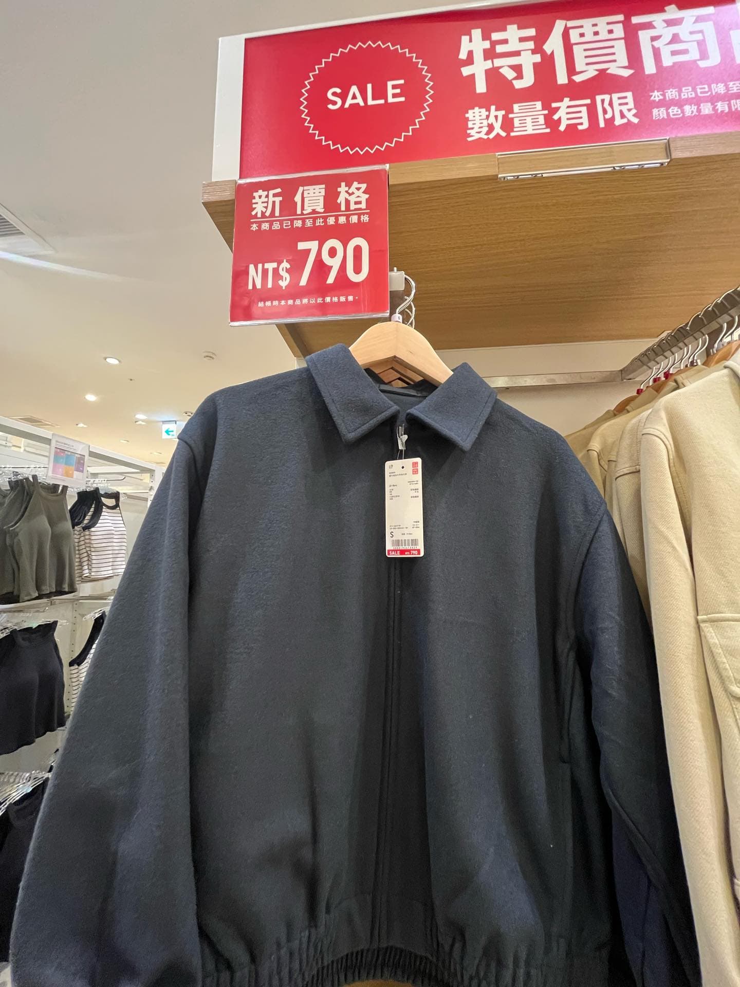 UNIQLO一件特價外套引起網友討論。(翻攝自Threads)