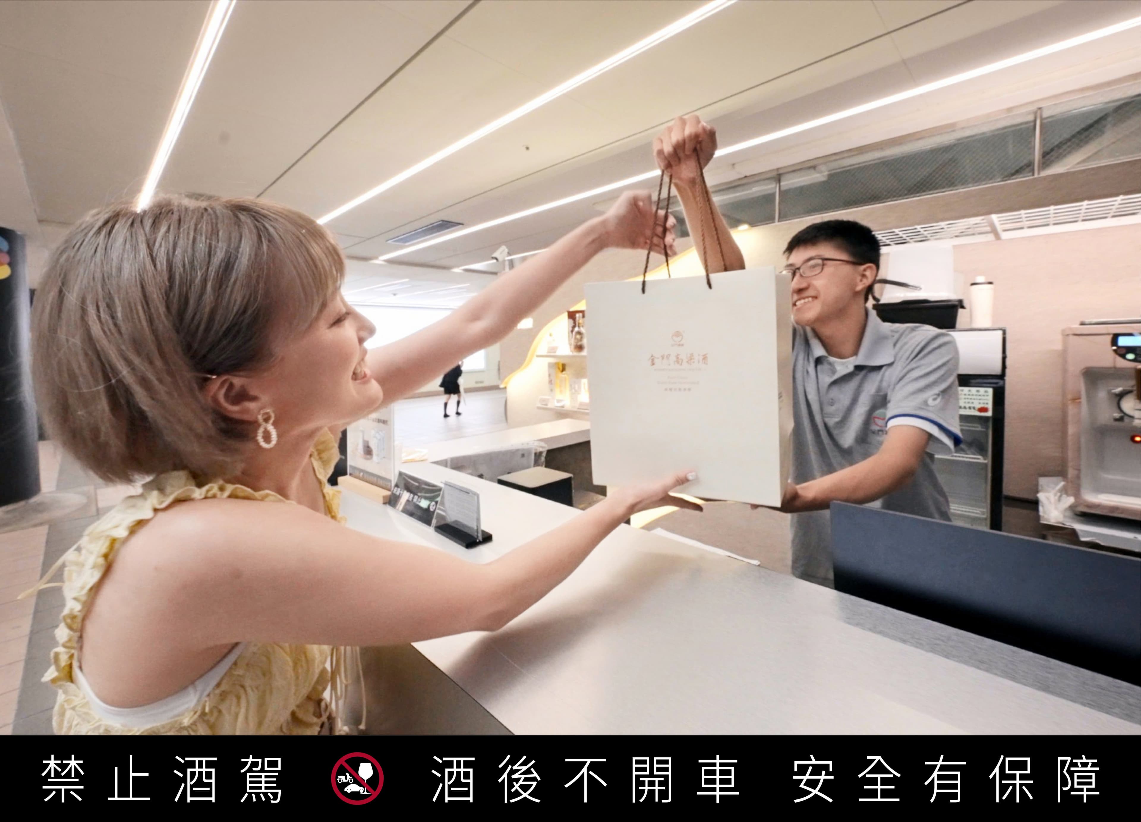 KK Bar金酒吧即日起至9月13日限時進駐捷運中山站,邀請民眾今年夏天一起走訪中山商圈,感受金門高粱酒的多元風味。