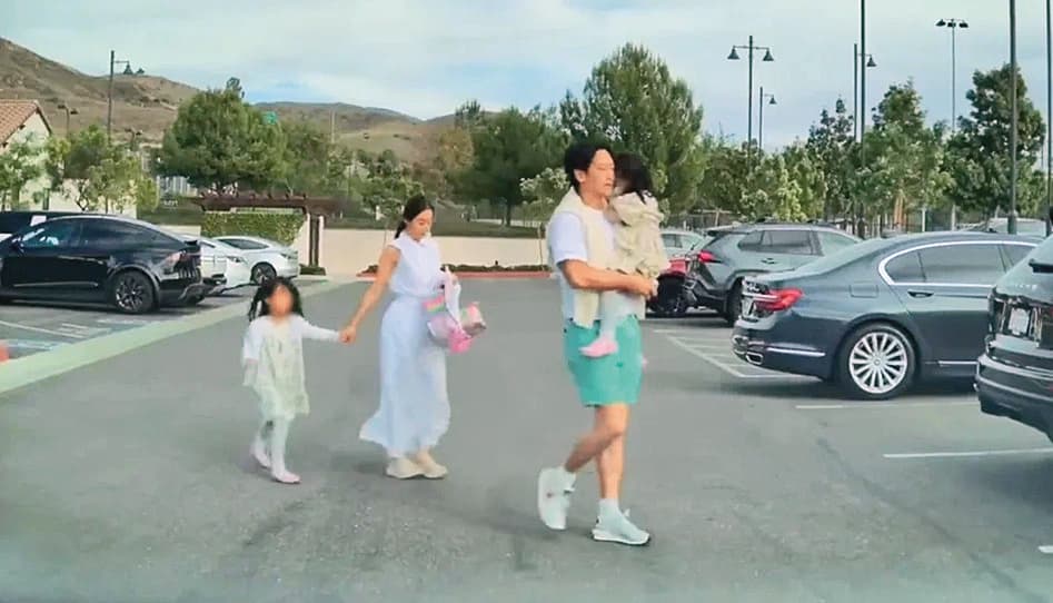 金泰希與Rain婚後生了兩個女兒,笑說空閒變很少,連運動都要看時間充裕程度來決定。(翻攝自微博)