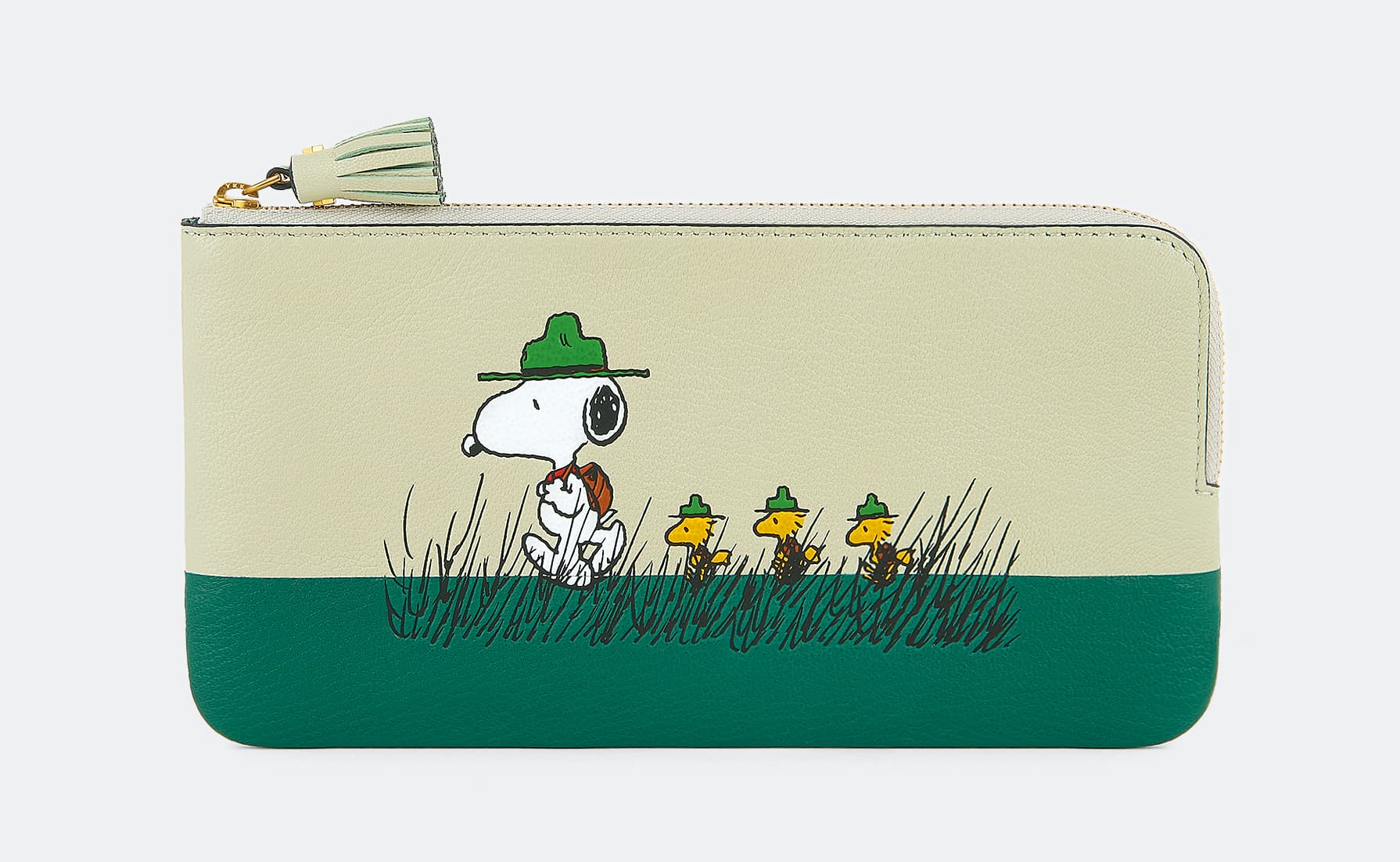 Snoopy Hiking拉鏈小夾。NT$11,580(CLUB DESIGNER提供)