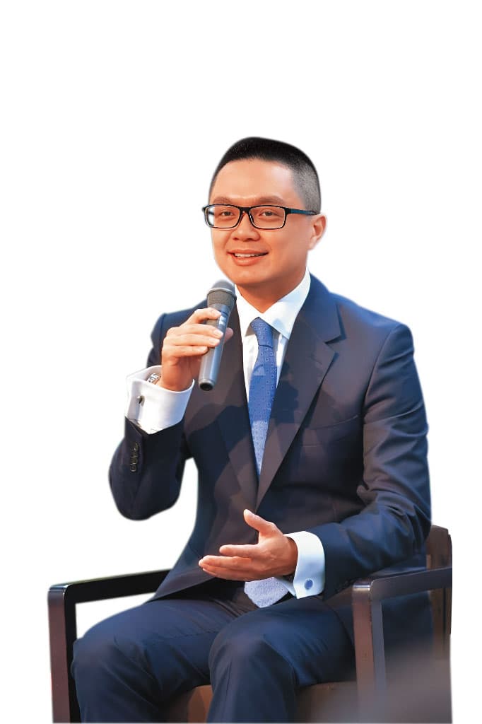 碩河副董事長邱冠勳遭檢舉涉及背信罪,訊後遭限制出境及出海。(翻攝佛光山人間大學台北分校臉書)
