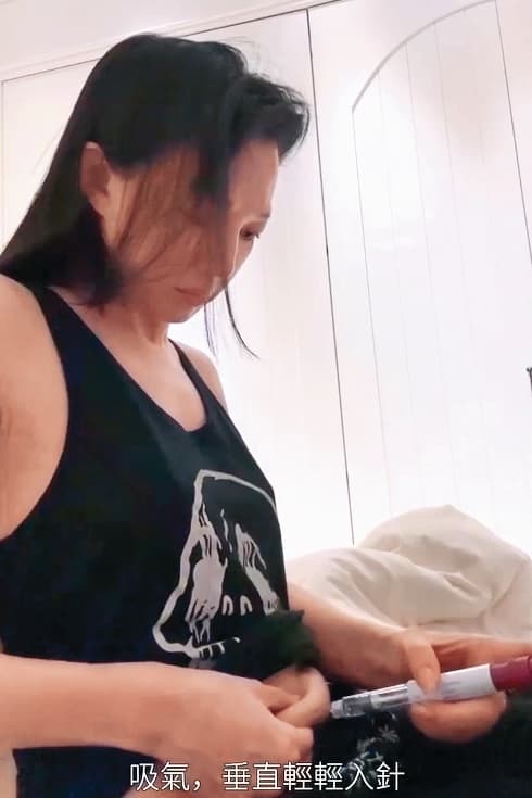 已經不惑之年的李杏,曾上傳打排卵針、凍卵過程,新男友劉珞亦則小她10歲左右。(翻攝自李杏IG)
