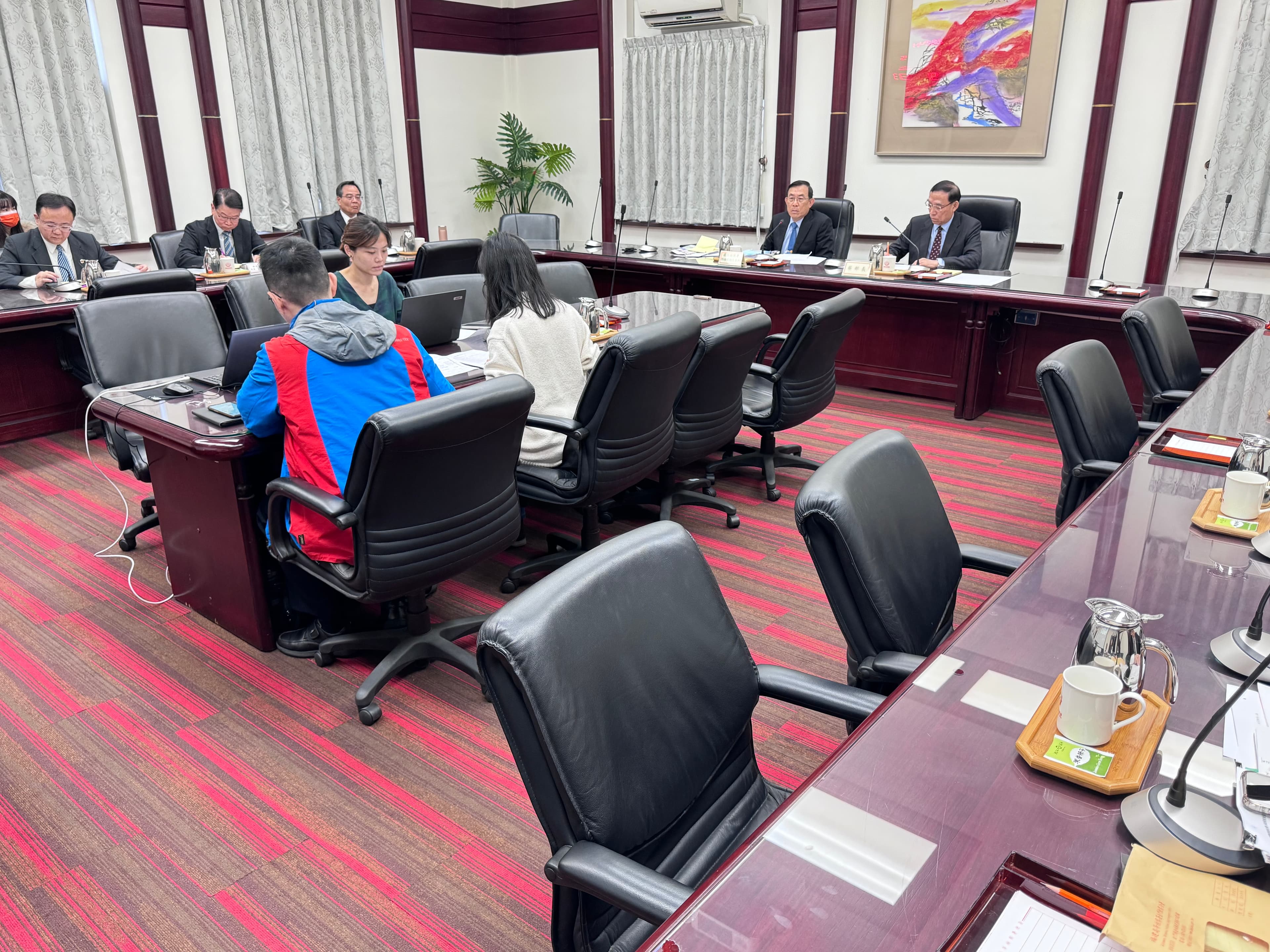 最高檢察署舉行全國檢察長選舉查察視訊會議,除要求檢察官堅守崗位,更擬妥一堆Q&A釋疑並供法律宣導。圖由最高檢提供)