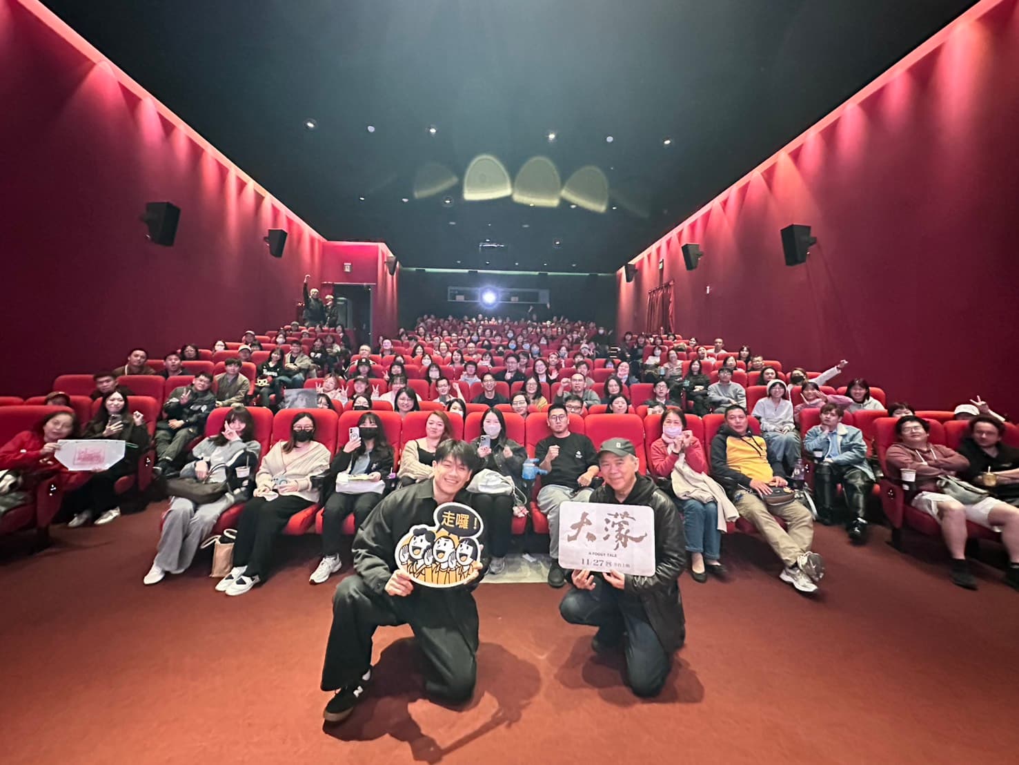 柯煒林再度來台並主動要求辦影人映後場親見觀眾,並立下票房公約,若票房破億就炸油條給觀眾吃。(華文創提供)