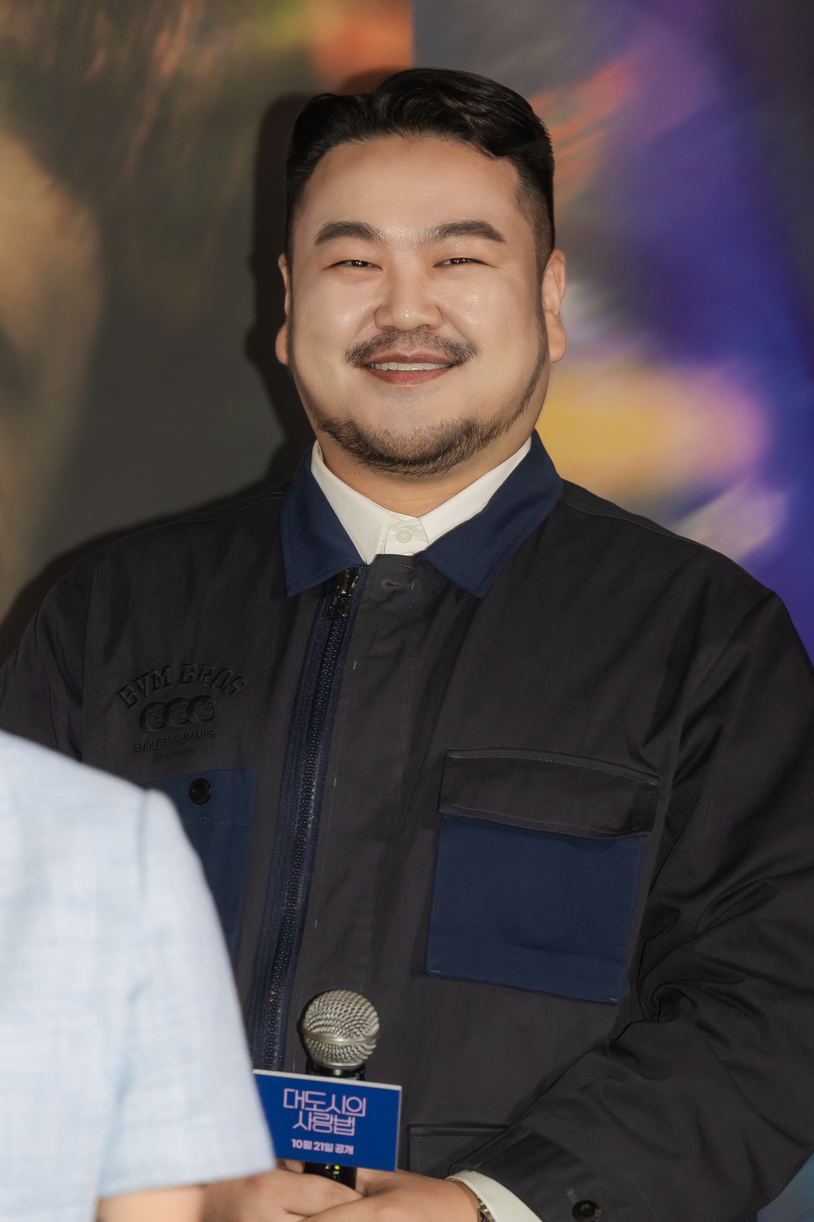 朴相映作家在簽約版權時,便知道《大都市的愛情法》由4位他很欣賞的導演執導,他笑說蓋章時的心情非常好!(friDay影音提供)