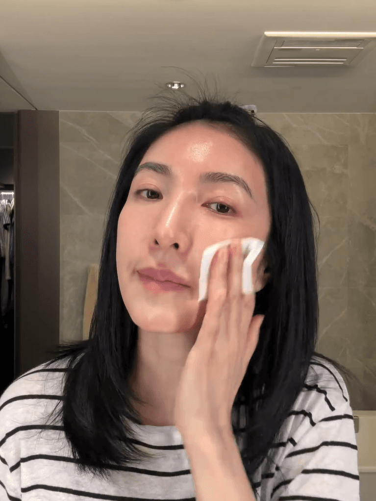 楊謹華拍卸妝影片,相當生動。(翻攝楊謹華IG)