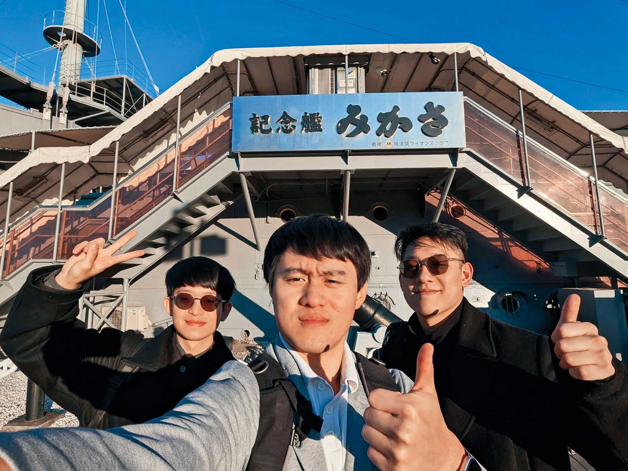 當年的國中軍事3人組,其中一人(中)後來赴日本,溫約瑟(左)與馮艾立(右)1月底赴日本交流,3人再次合體。(溫約瑟提供)