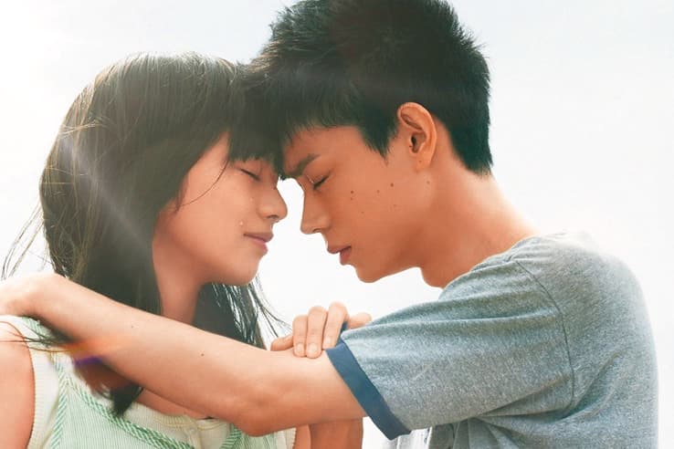 菅田將暉(右)和小松菜奈(左)主演電影《線:愛在相逢時》,靈感來自經典歌曲〈線〉。(翻攝自車庫娛樂)