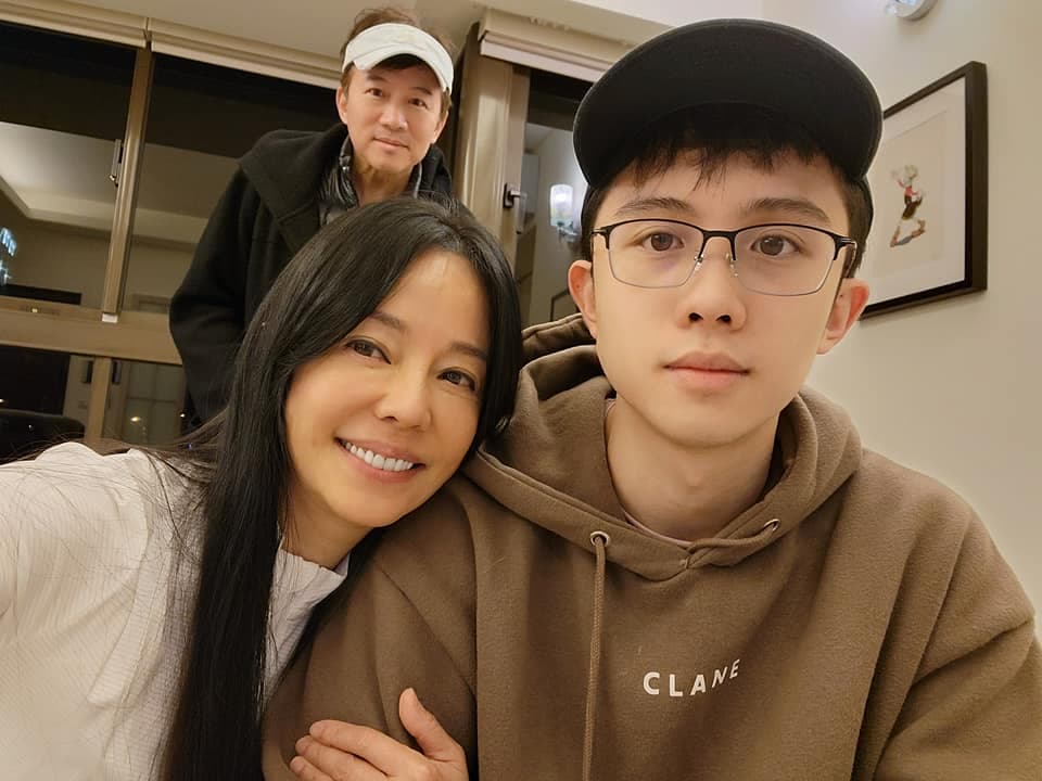 兒子孫安佐近日風波不斷,狄鶯還脫口說出想跟老公孫鵬離婚。(翻攝自狄鶯臉書)
