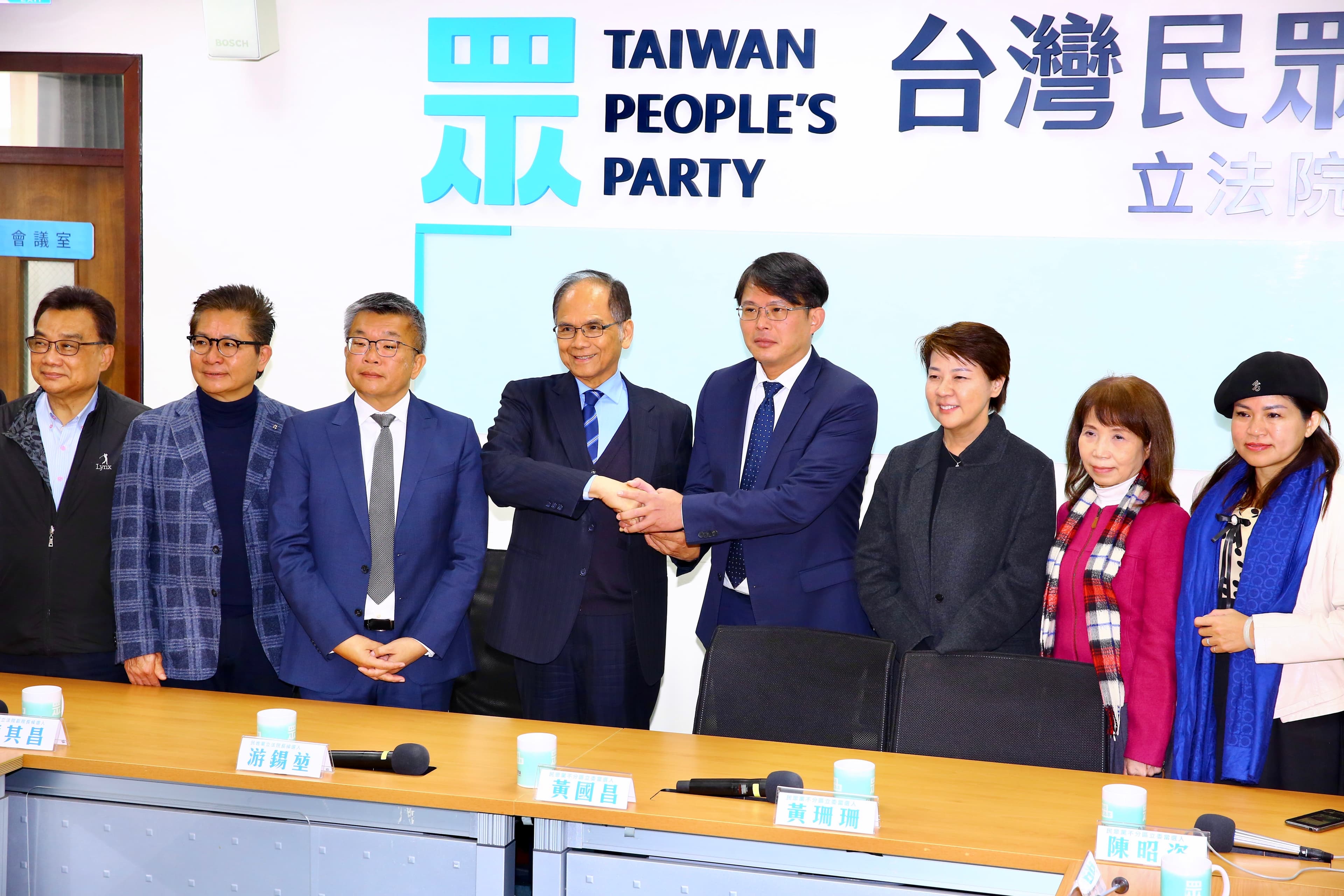黃國昌(右四)認為今日兩場會談都對國會運作帶來正面影響。
