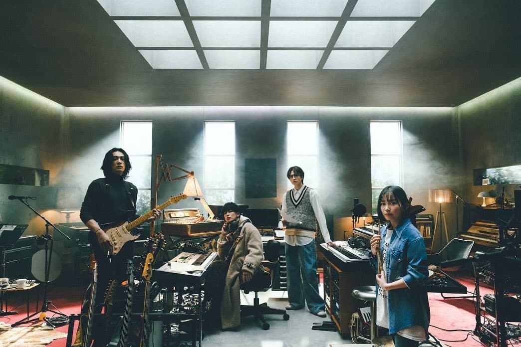 明年就可以在Netflix看到町田啓太、菅田將暉等人組樂團的《玻璃之心》。(翻攝町田啓太INS)