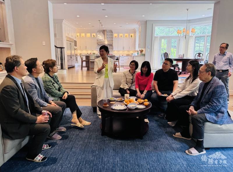 徐佳青頻繁出國遭質疑,海外僑團近日先後發生力挺。圖為徐佳青5月訪華府出席北美臺商總會茶敘。(僑委會提供)
