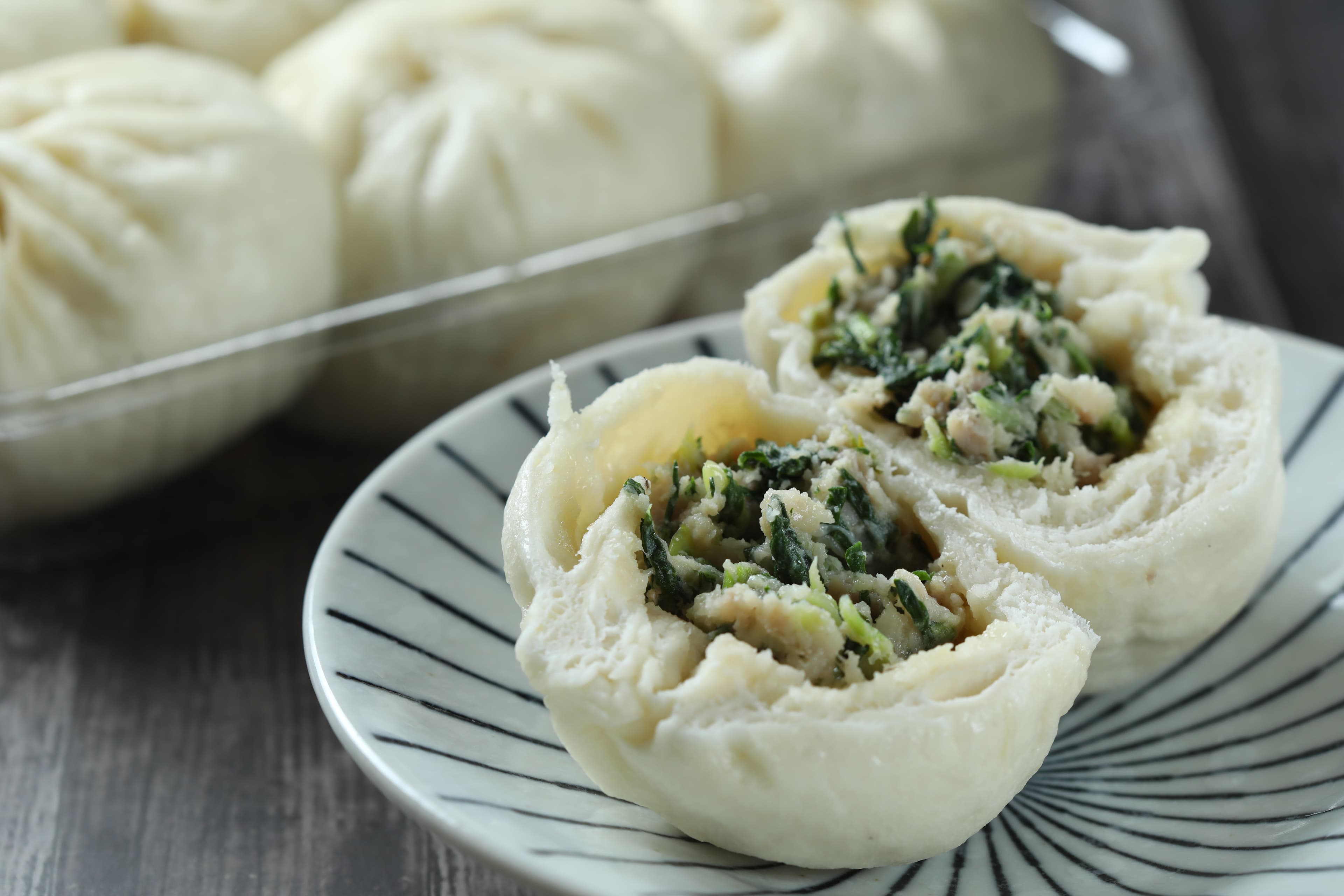 「菜肉包」人氣很旺,大家都喜歡這口味。(180元/盒、6顆)
