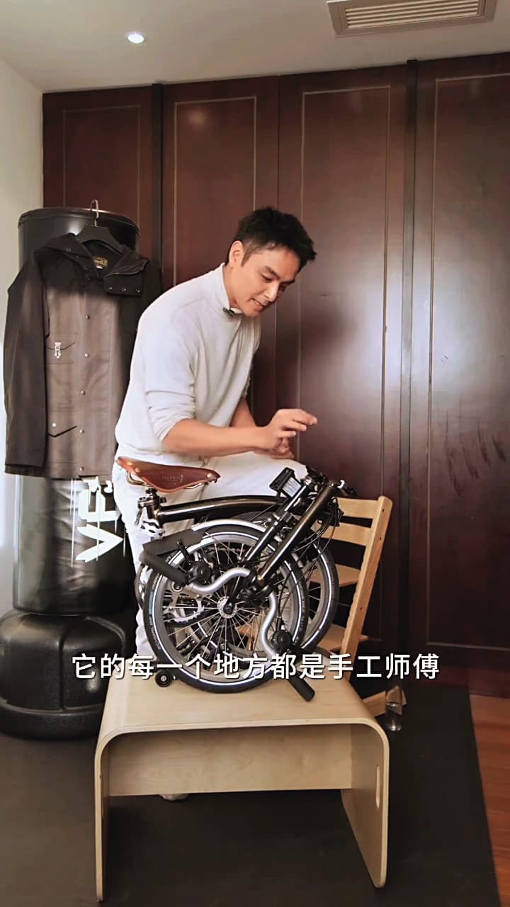 明道常在社群分享生活心得,光是滔滔不絕介紹選購自行車,點閱數就破百萬。(翻攝自明道小紅書)