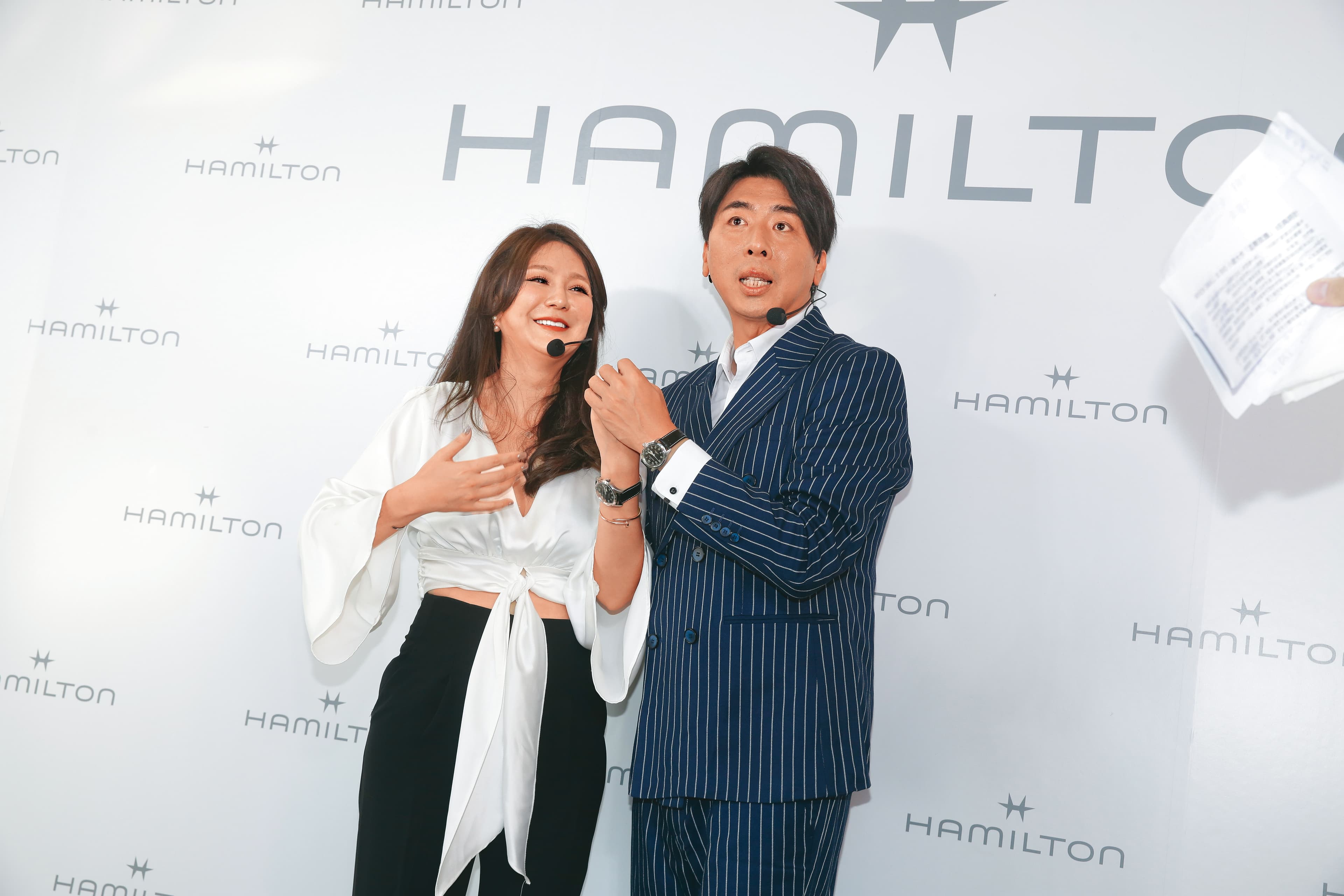 梁赫群(右)婚後經常與老婆Stacey(左)一起出席活動。