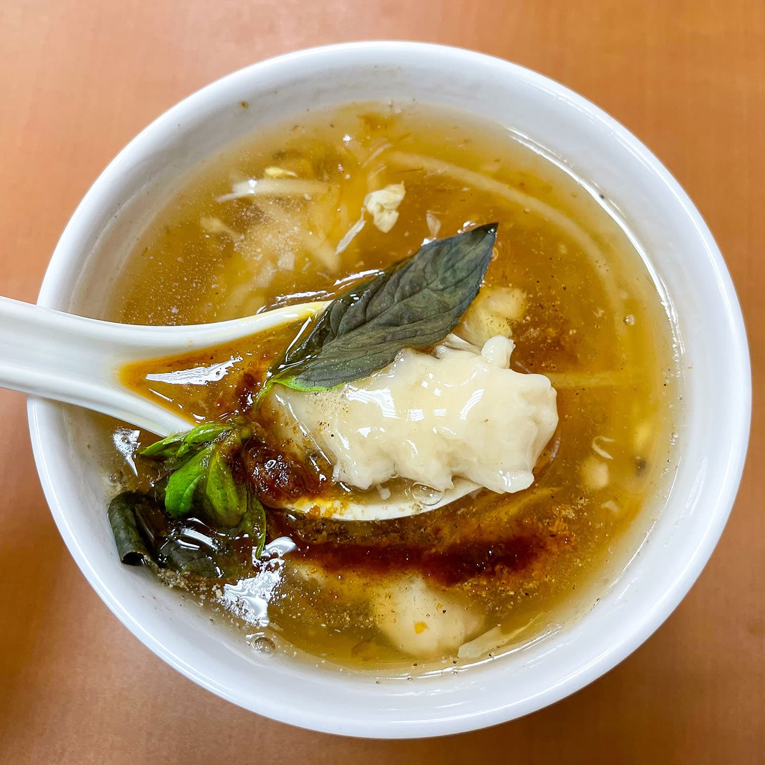 黃記的羹湯以柴魚熬製高湯,加入沙茶醬提味,呈現古早風味。(Michelin提供)