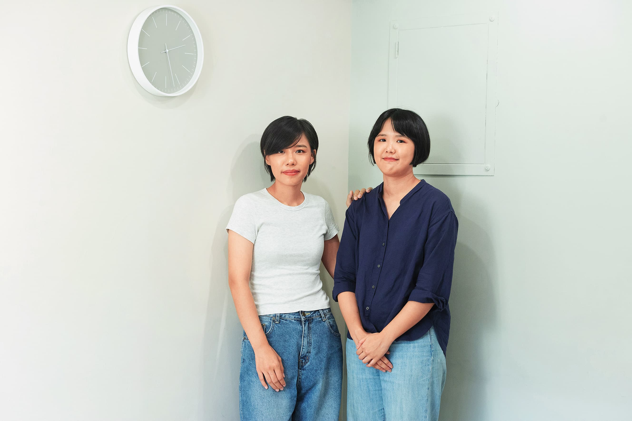 製片陳詠雙(右)於剪輯期才加入團隊,與羅苡珊(左)一起參加提案會和工作坊。