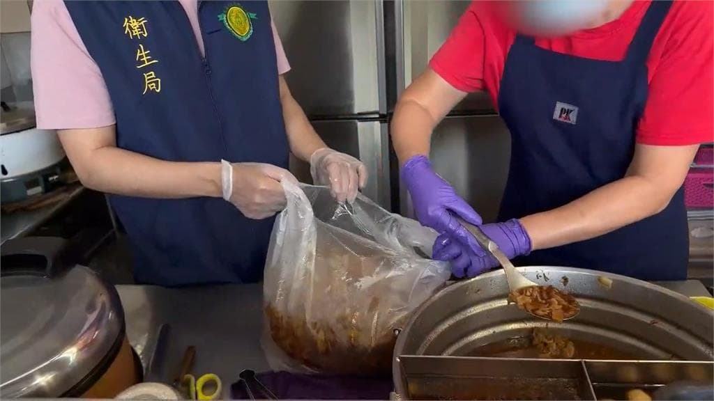原料絞肉確實與問題刀片同批加工,衛生局要求業者全面銷毀,防止風險擴大。(翻攝畫面)