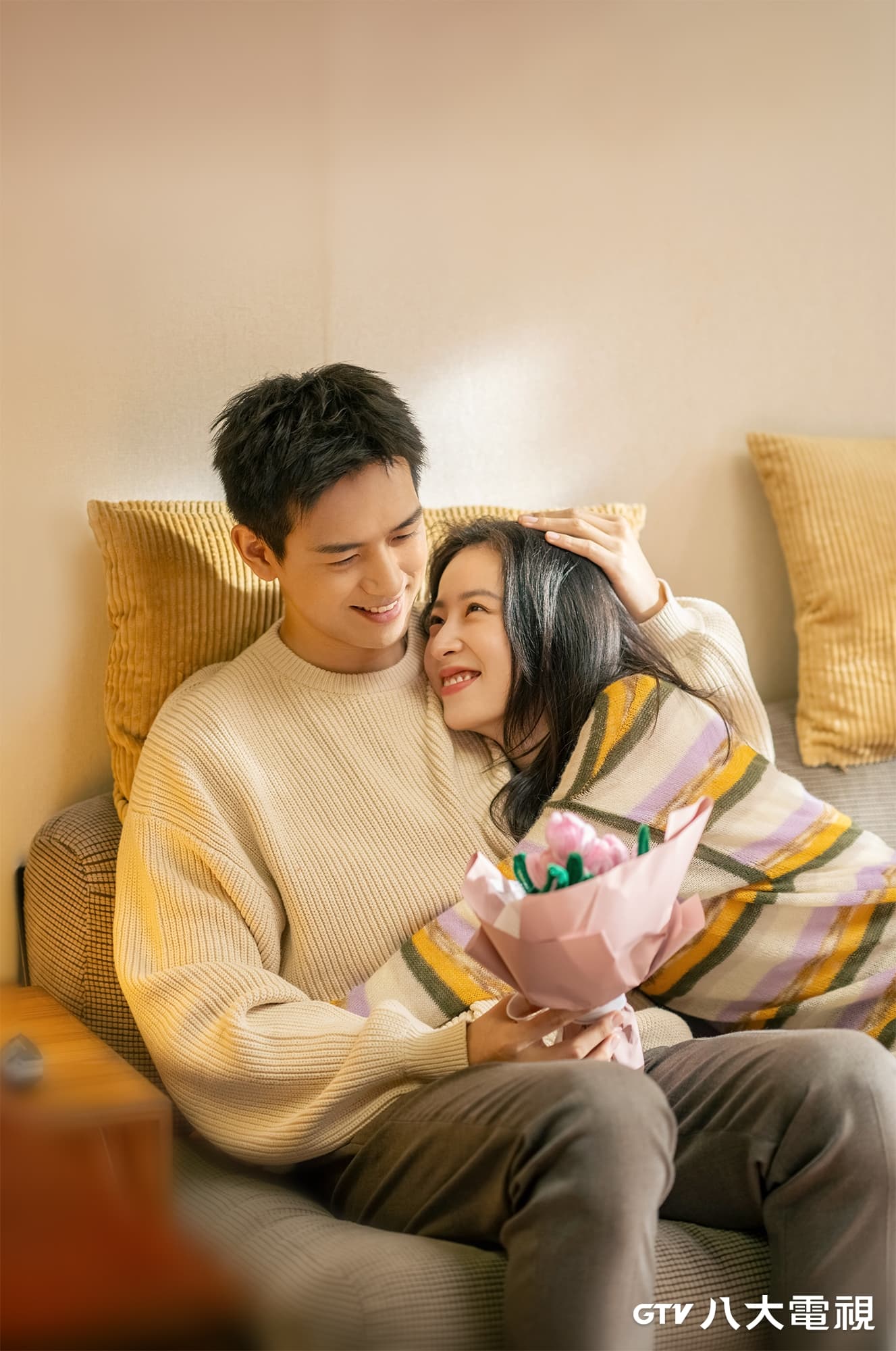 李現與周雨彤主演的《春色寄情人》在台上檔。(八大戲劇台)