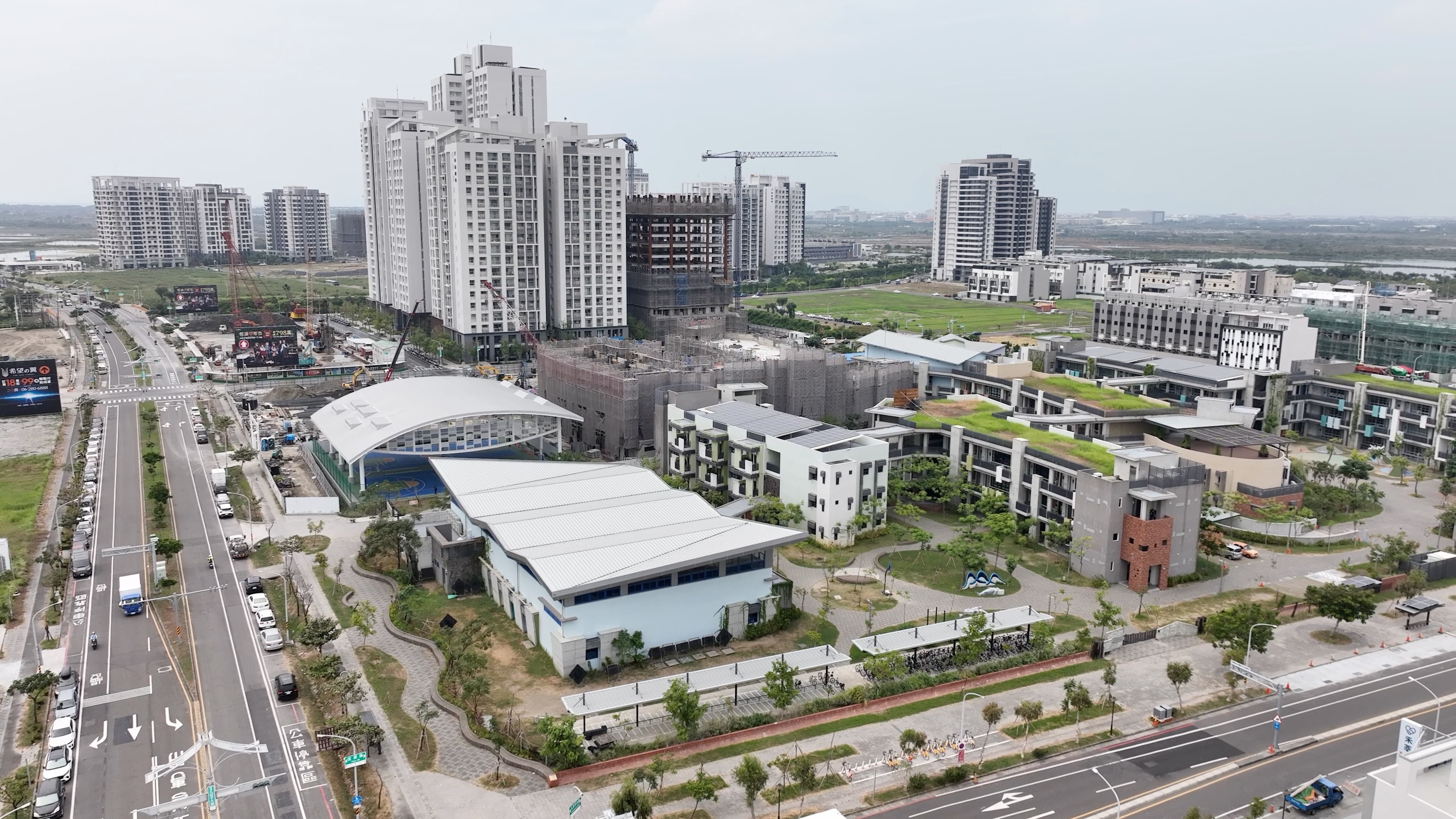 九份子以教育為核心,讓家庭在生活中實現國際視野。這裡不只是台南的新地標,更是南台灣教育力與生活力交會的未來座標。