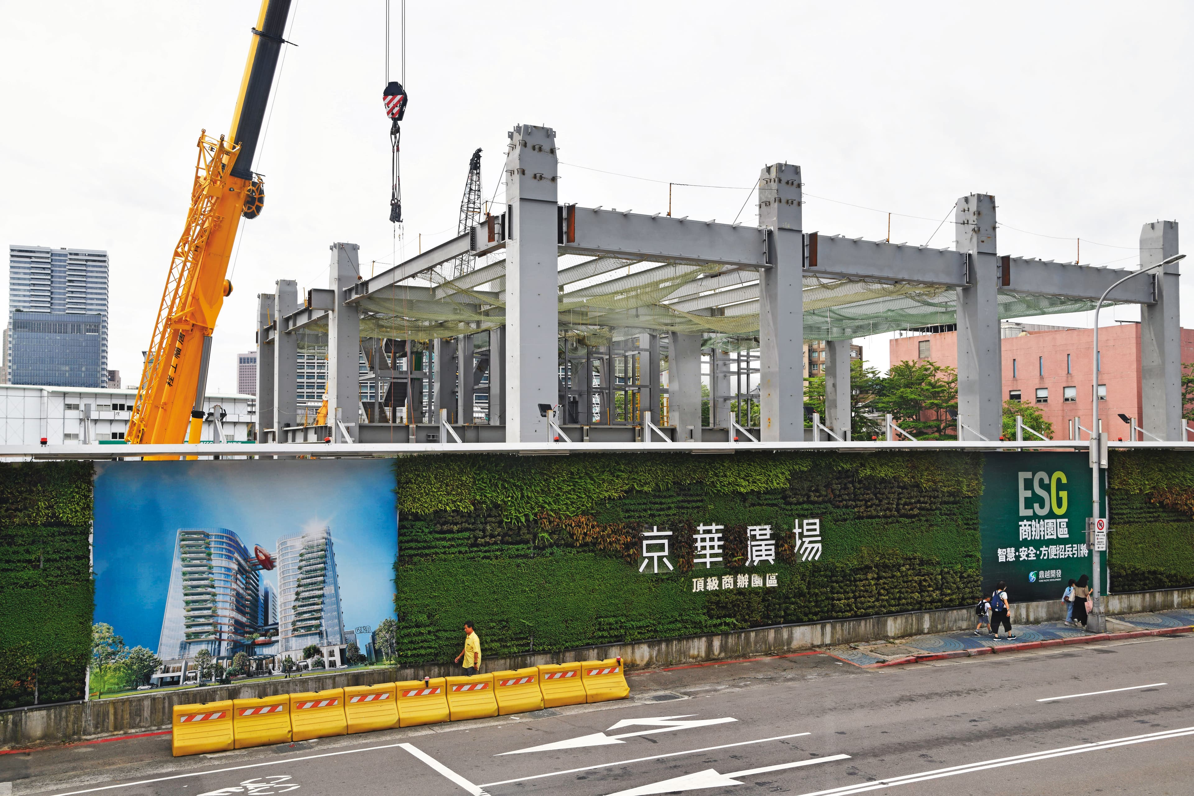京華城分2階段獲柯文哲同意容積率增至840%,陳佩琪在這2階段都有不明資金存入子女帳戶共619萬餘元。