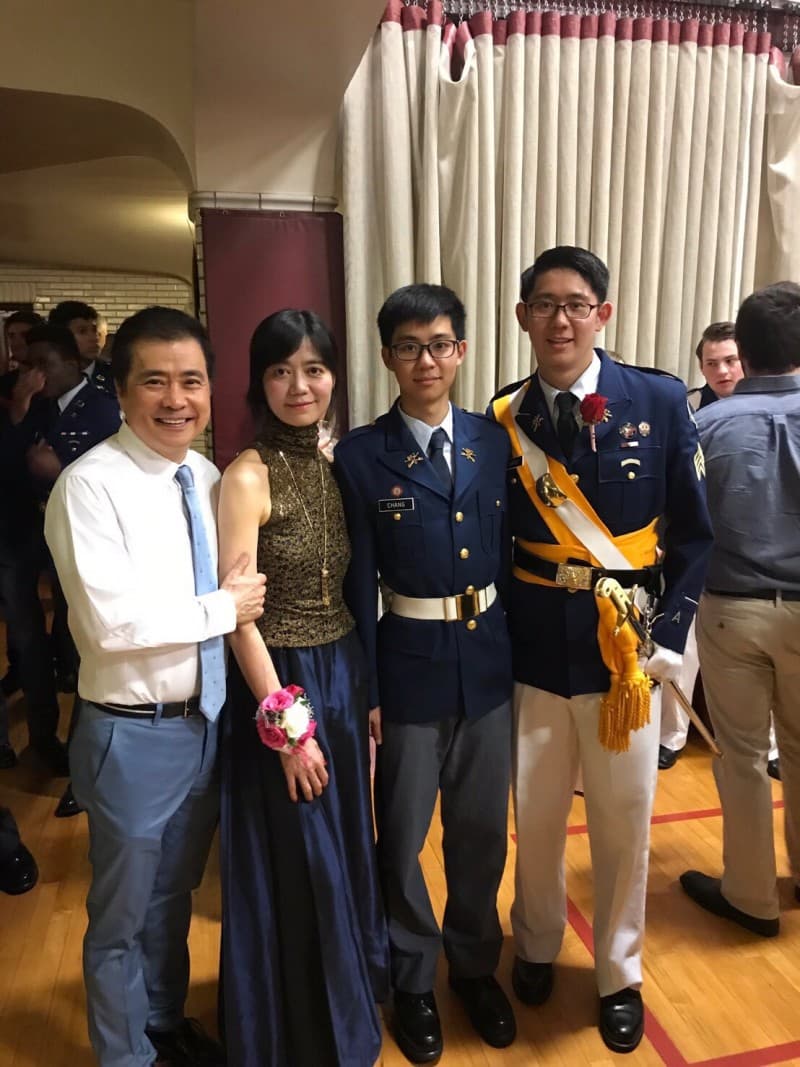 蘇麗媚多年前將2個兒子送去美國念軍校，坦言要讓兒子學習「抗壓性」與如何面對「挫折」。（網路圖片）