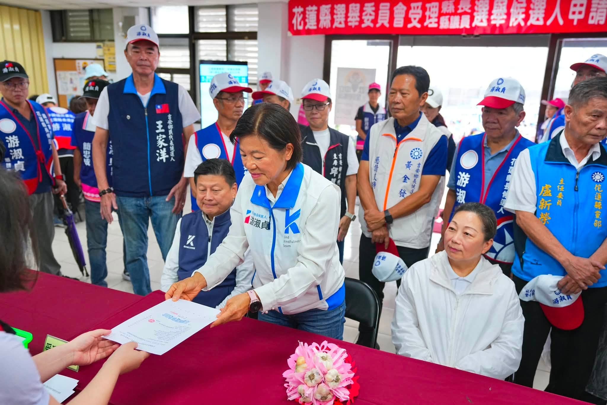 國民黨徵召的游淑貞今登記參選花蓮縣長。(翻攝自傅崐萁臉書)