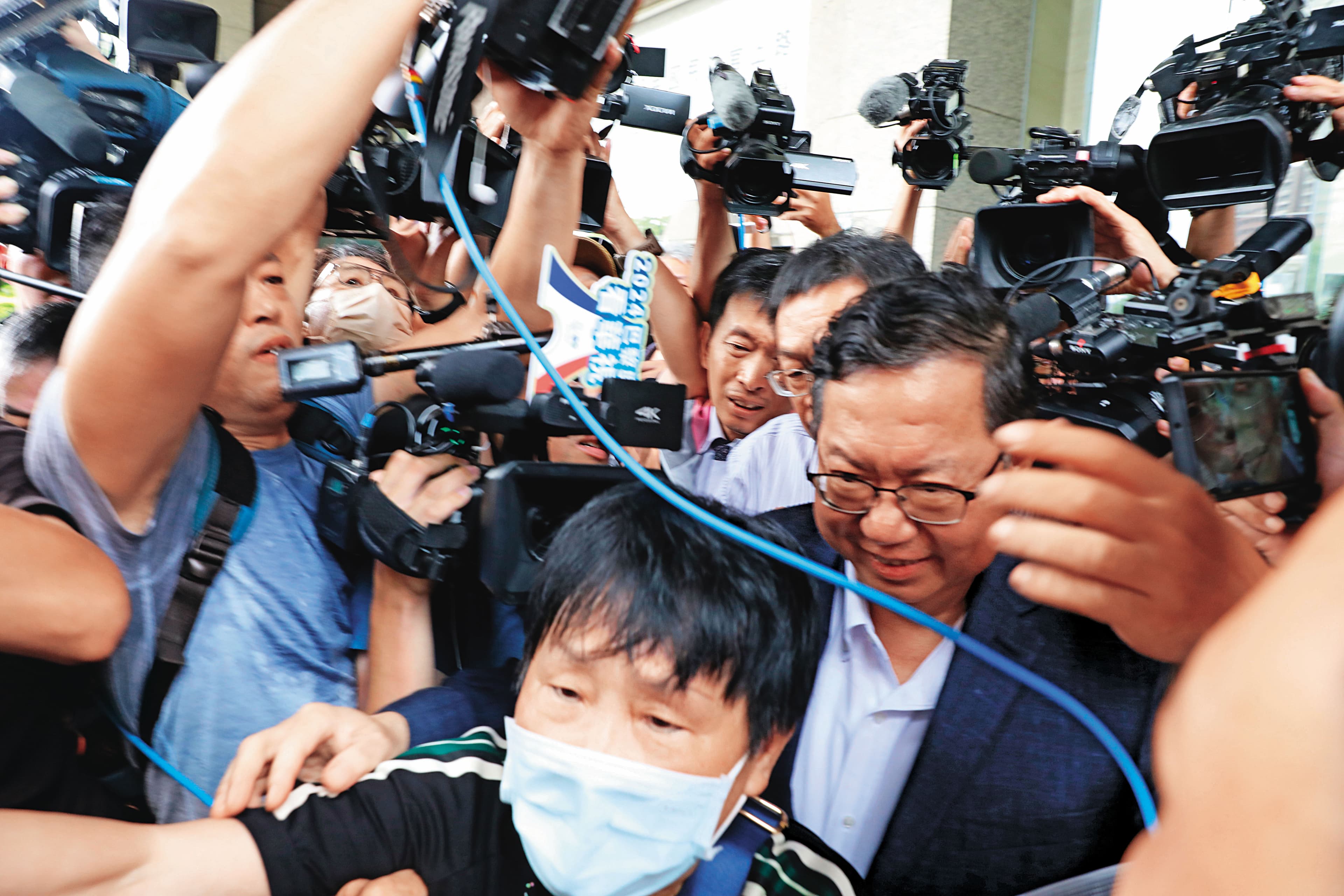 鄭文燦日前在法庭上強力為自己清白辯護,滔滔不絕闡述1小時,說明檢方對他有所誤解。