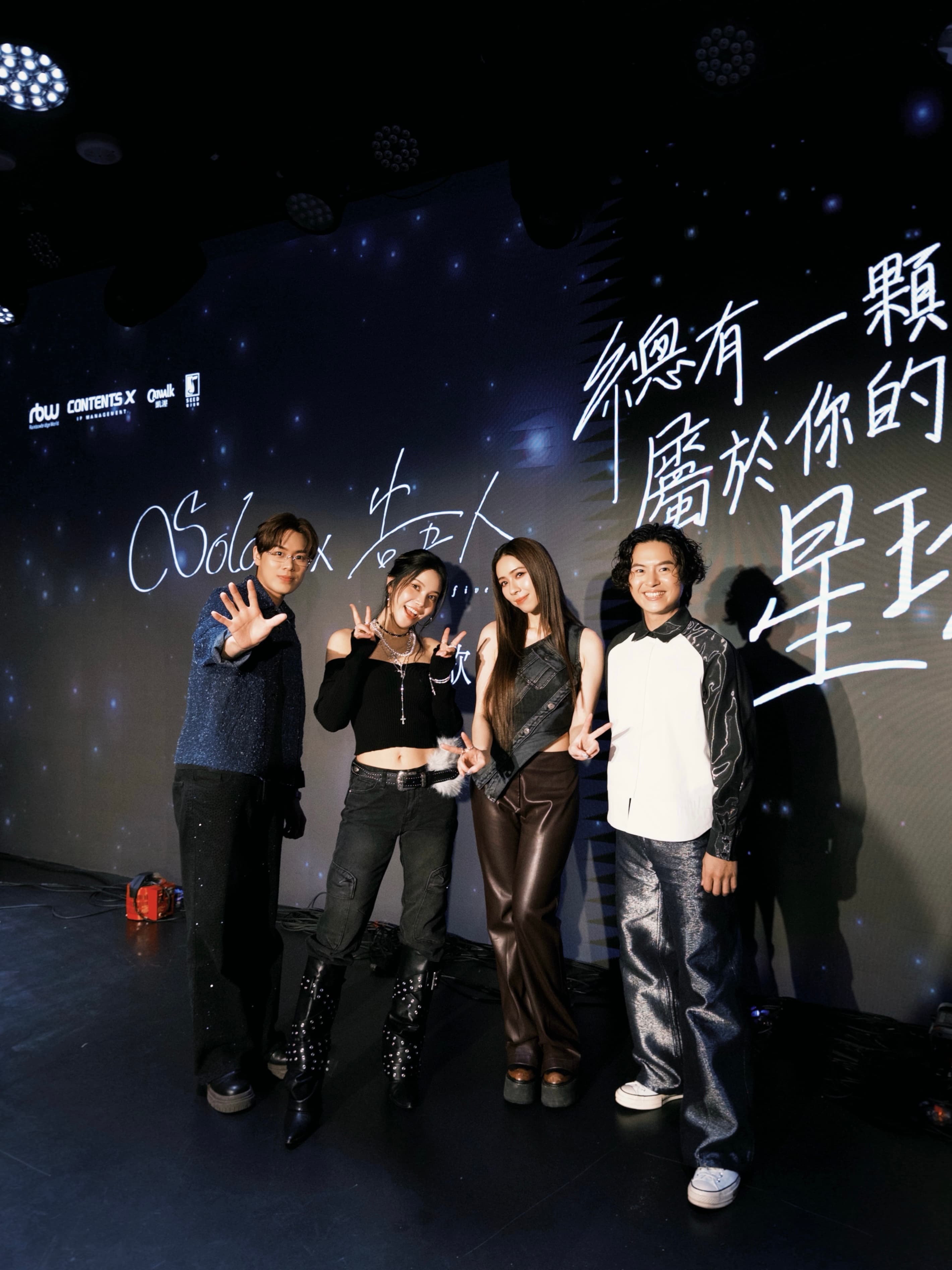 告五人魅力持續輸出搶攻韓國市場,與韓國女神Solar頌樂合作新曲。(相信音樂提供)