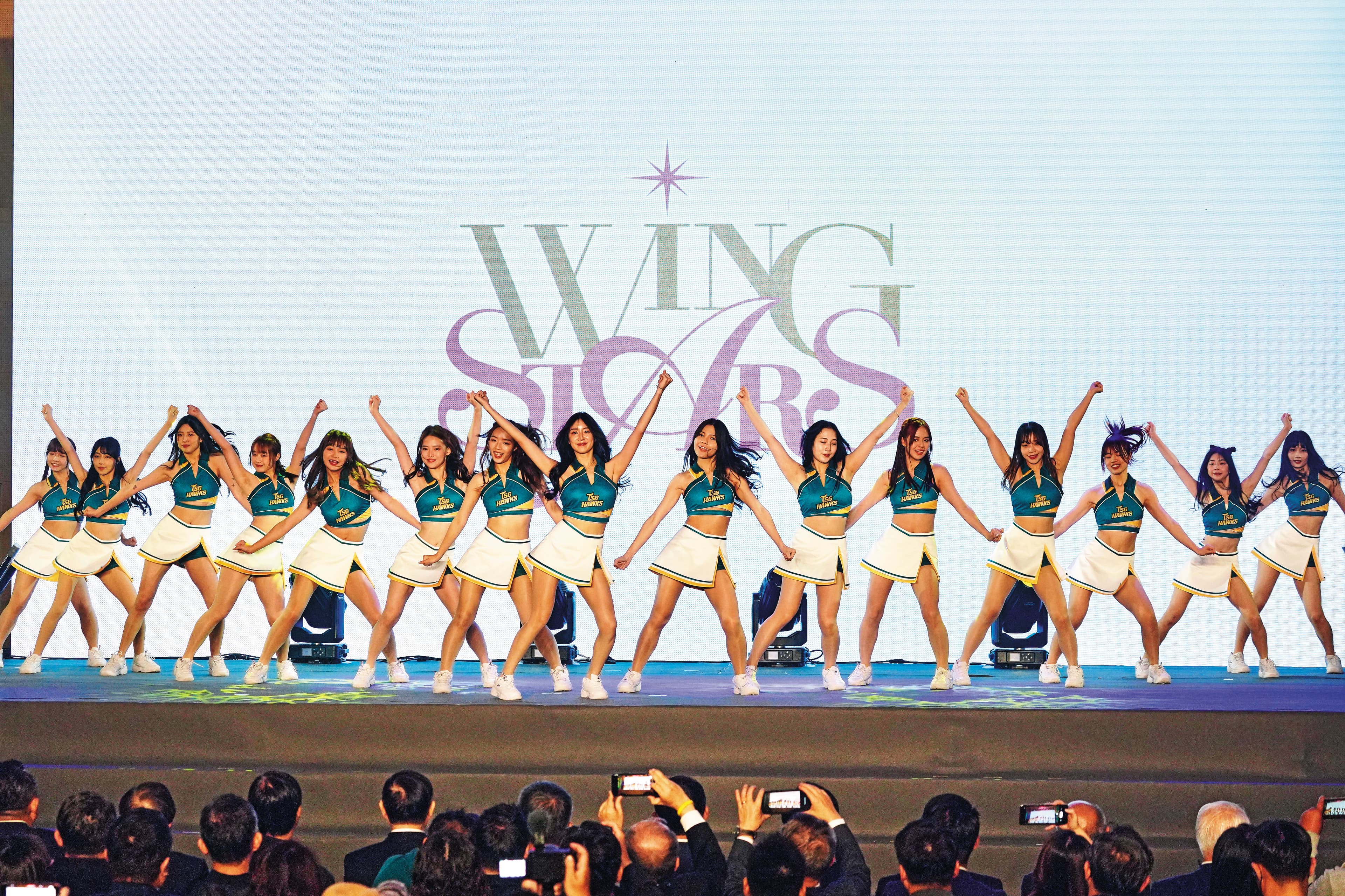 台鋼成立專屬啦啦隊Wing Stars,是國內首支純正韓式應援血統啦啦隊。